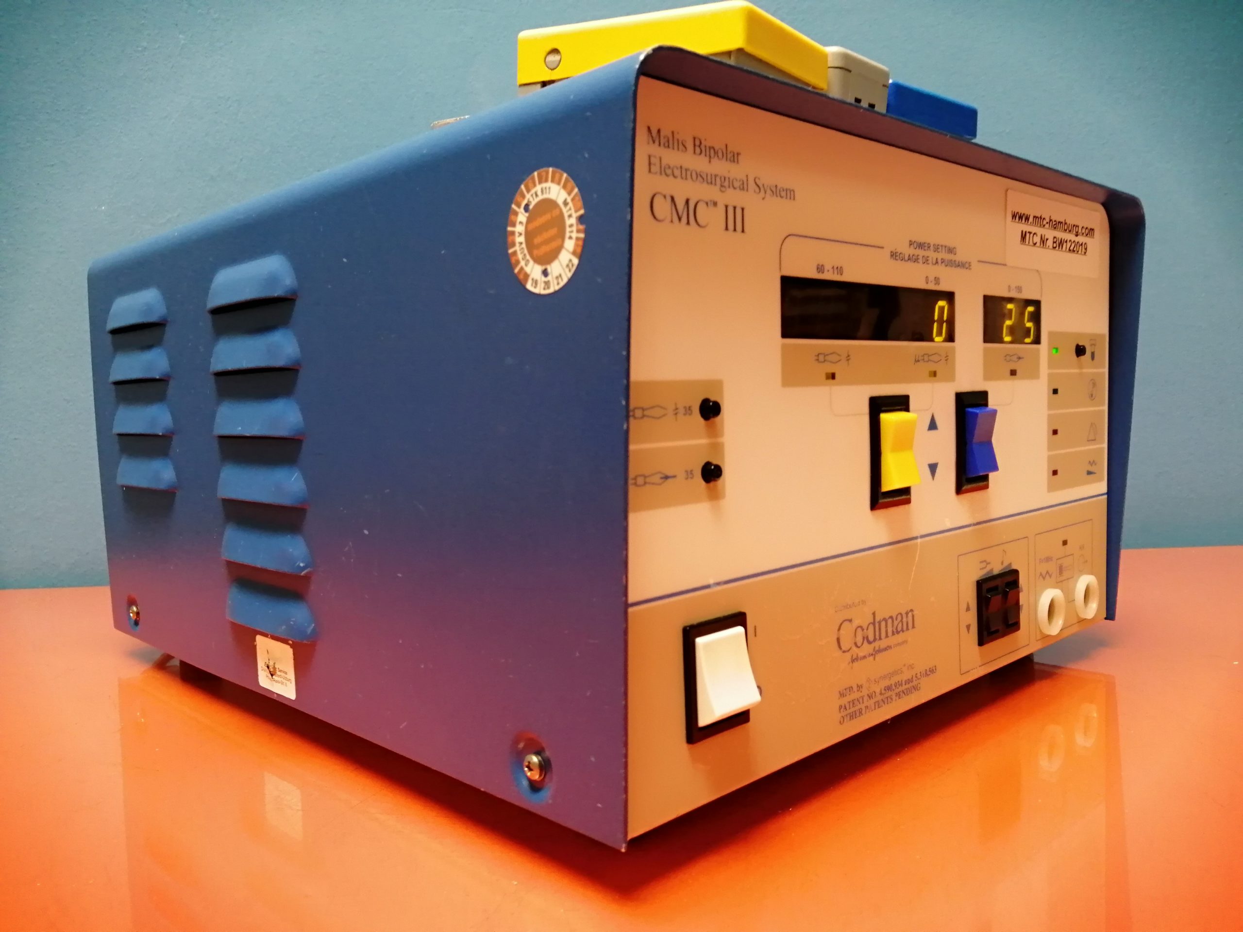 Johnson Johnson CODMAN Malis bipolar HF Chirurgiegerät Electrosurgical CMC III Mikro Koagulator 80-1172 — image 1 of 3