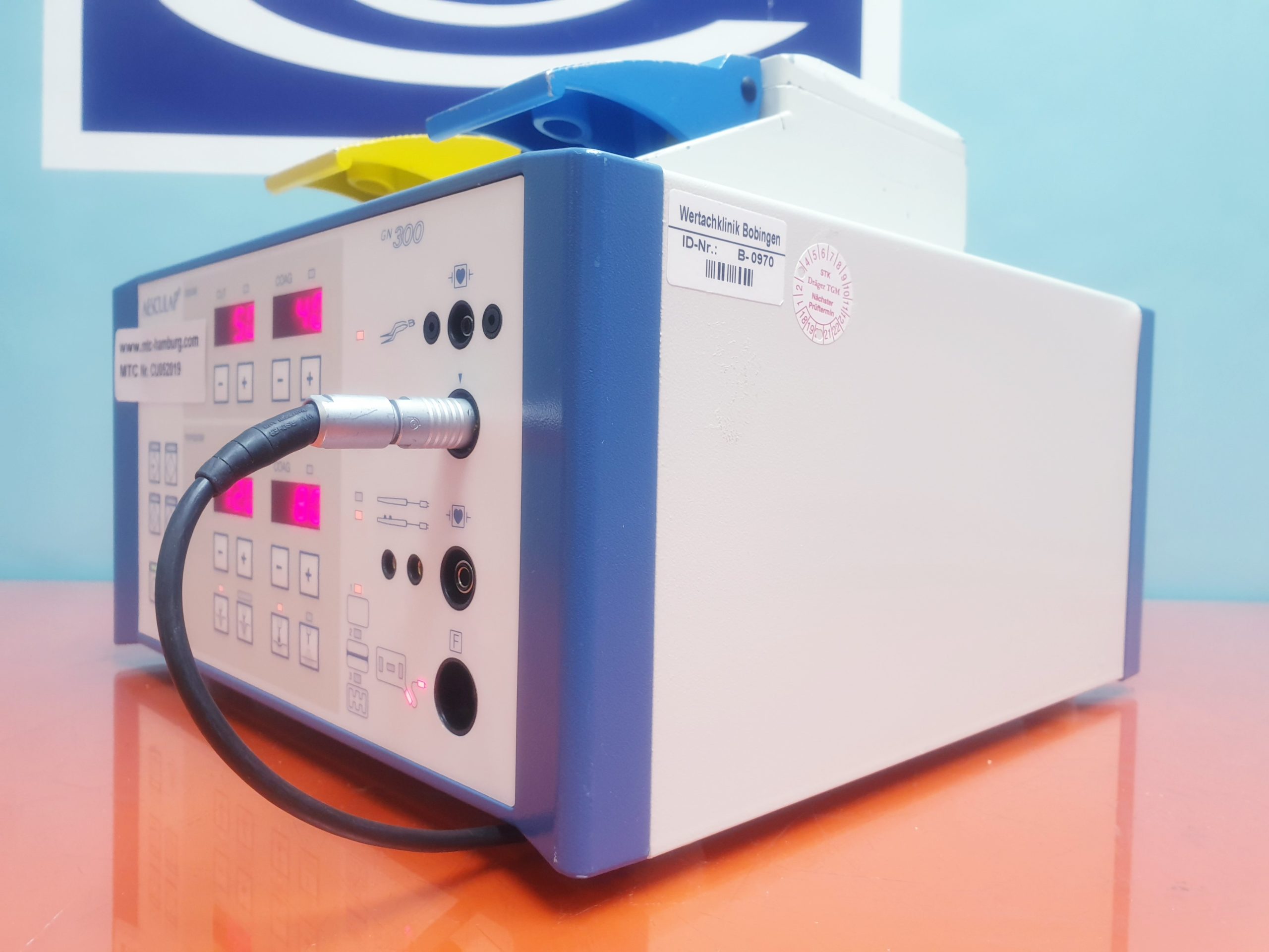 Aesculap Gn 300 GN300 // GN-300 Electrosurgical Unit HF Gerät mit Neutrale Elektrode + Fußschalter — image 1 of 3