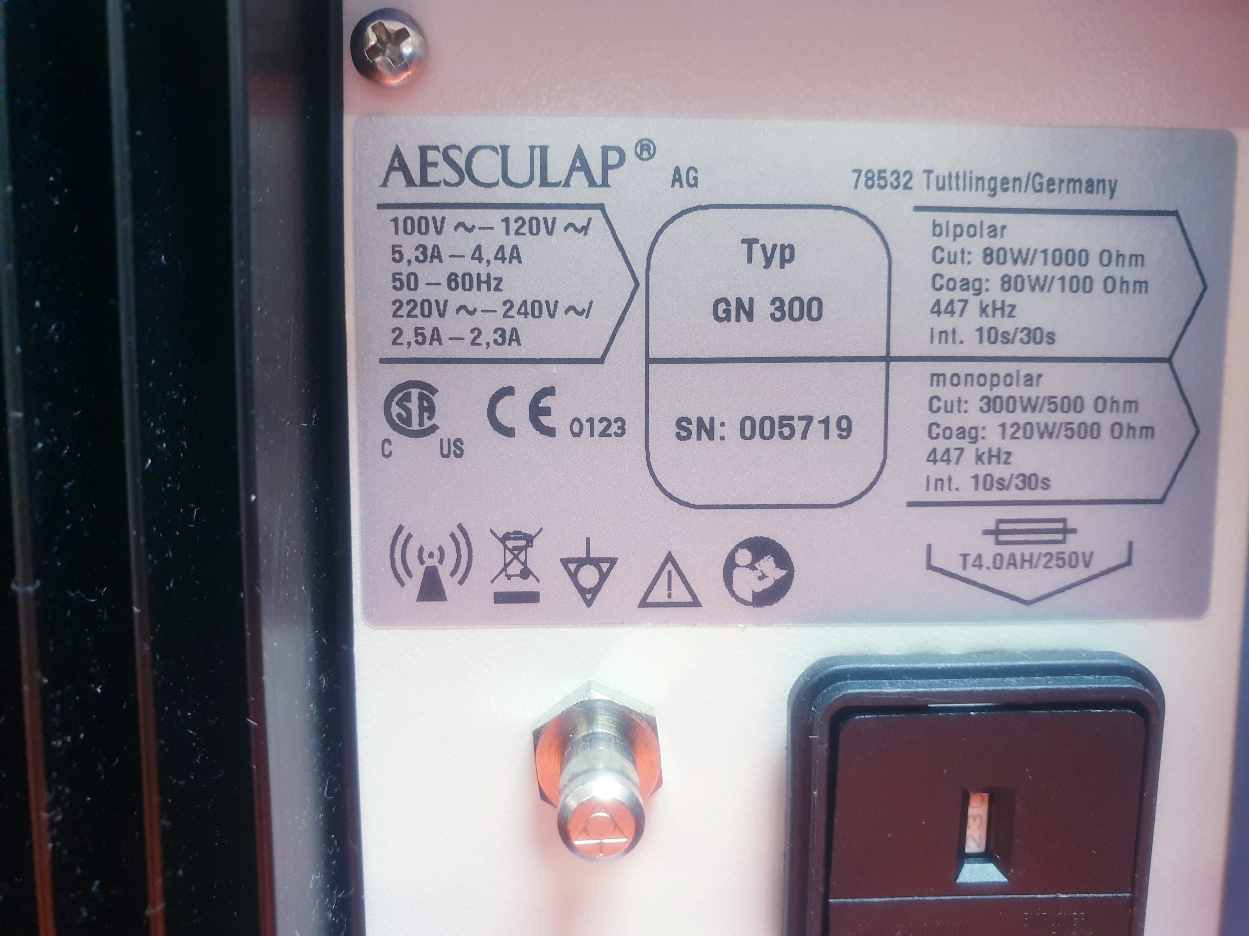 Aesculap Gn 300 GN300 // GN-300 Electrosurgical Unit HF Gerät mit Neutrale Elektrode + Fußschalter thumbnail 3
