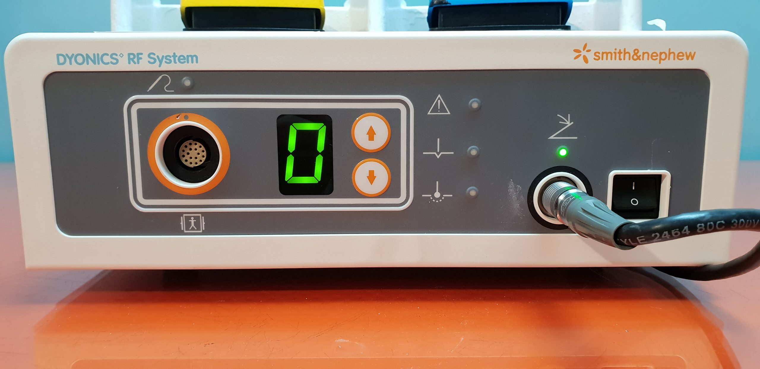 Smith Nephew Dyonics RF System mit Fusspedal — image 1 of 7