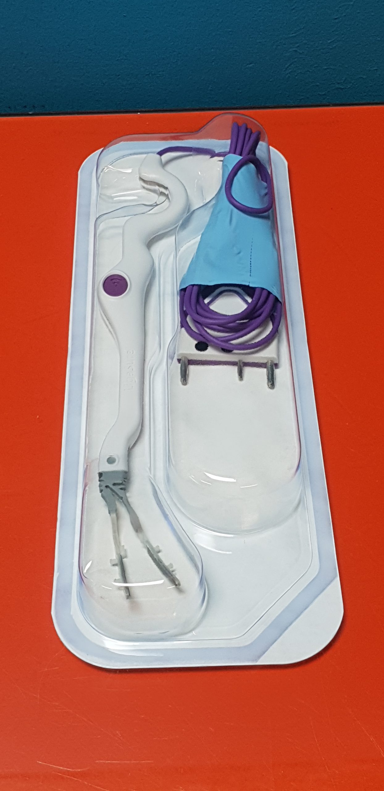 Covidien LS3112 LigaSure Tissue Fusion Electrode Curved Jaw 09/2020 — image 1 of 6