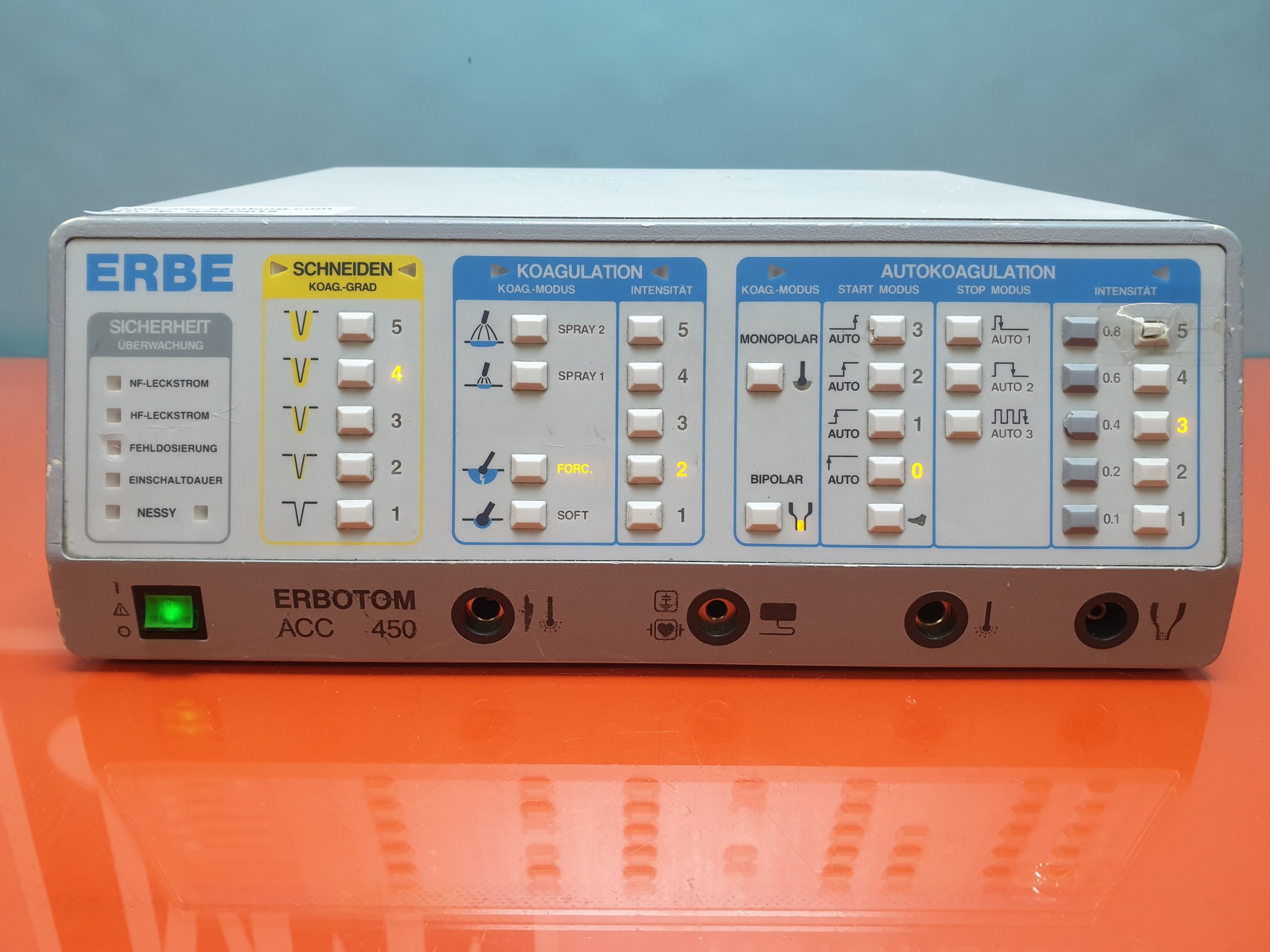 ERBE Erbotom ACC 450 // ACC450 HF-Chirurgiegerät 460 Watt Leistung — image 1 of 5