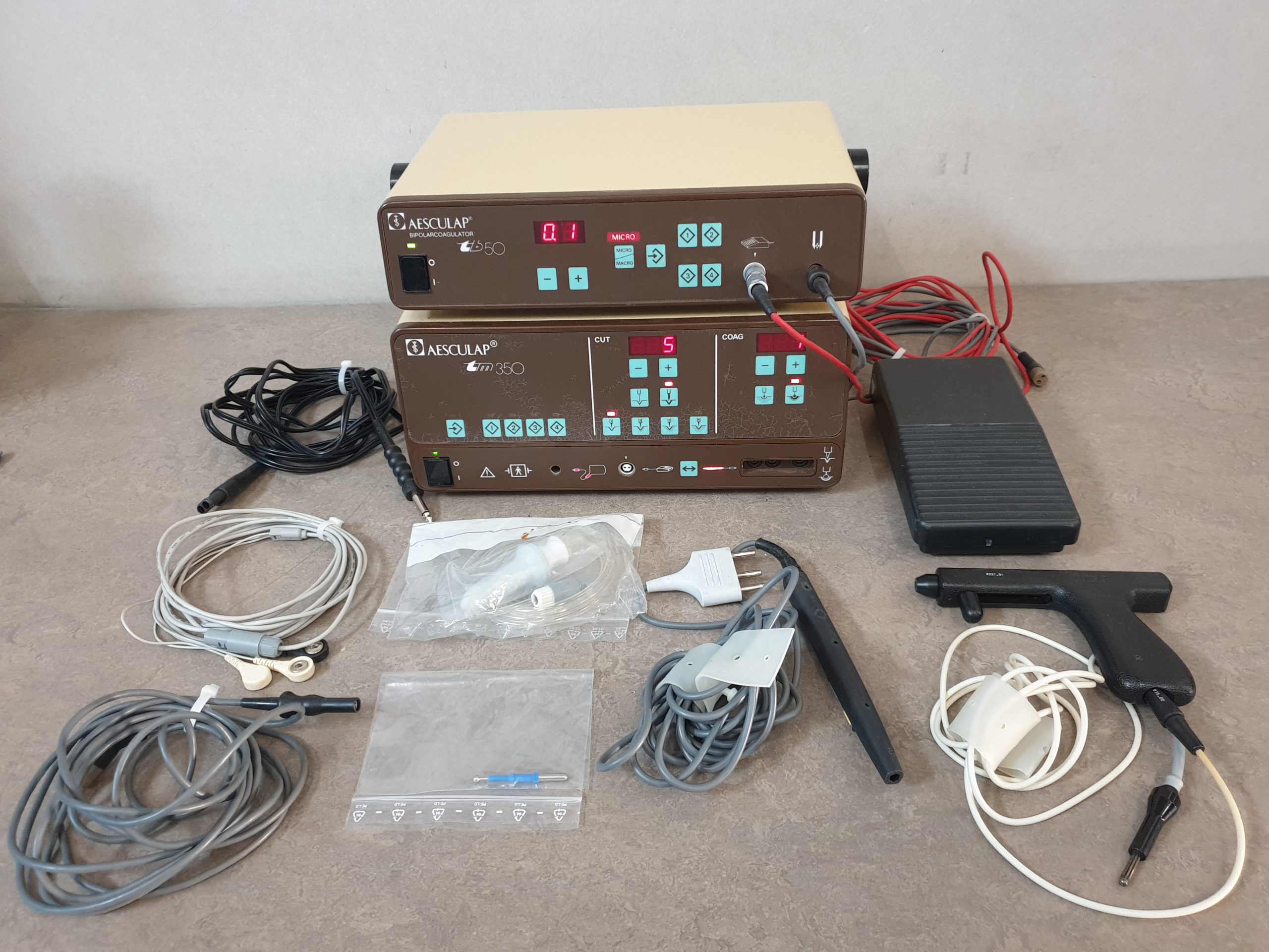 Aesculap tm 350 TM350 + Aesculap TB50 Bipolarkoagulator mit Zubehör thumbnail 11