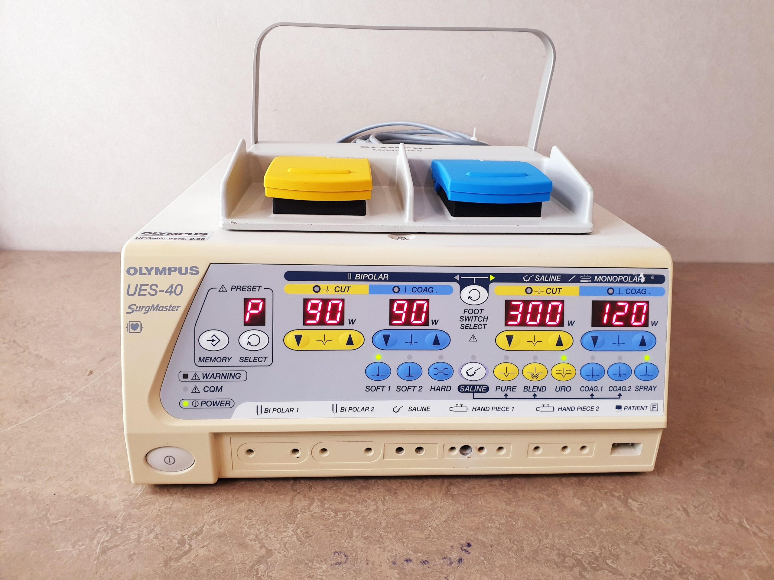 Olympus UES-40 – UES40 UES 40 SurgMaster Electrosurgical Unit – Bipolar Monopolar mit Fusspedal — image 1 of 6