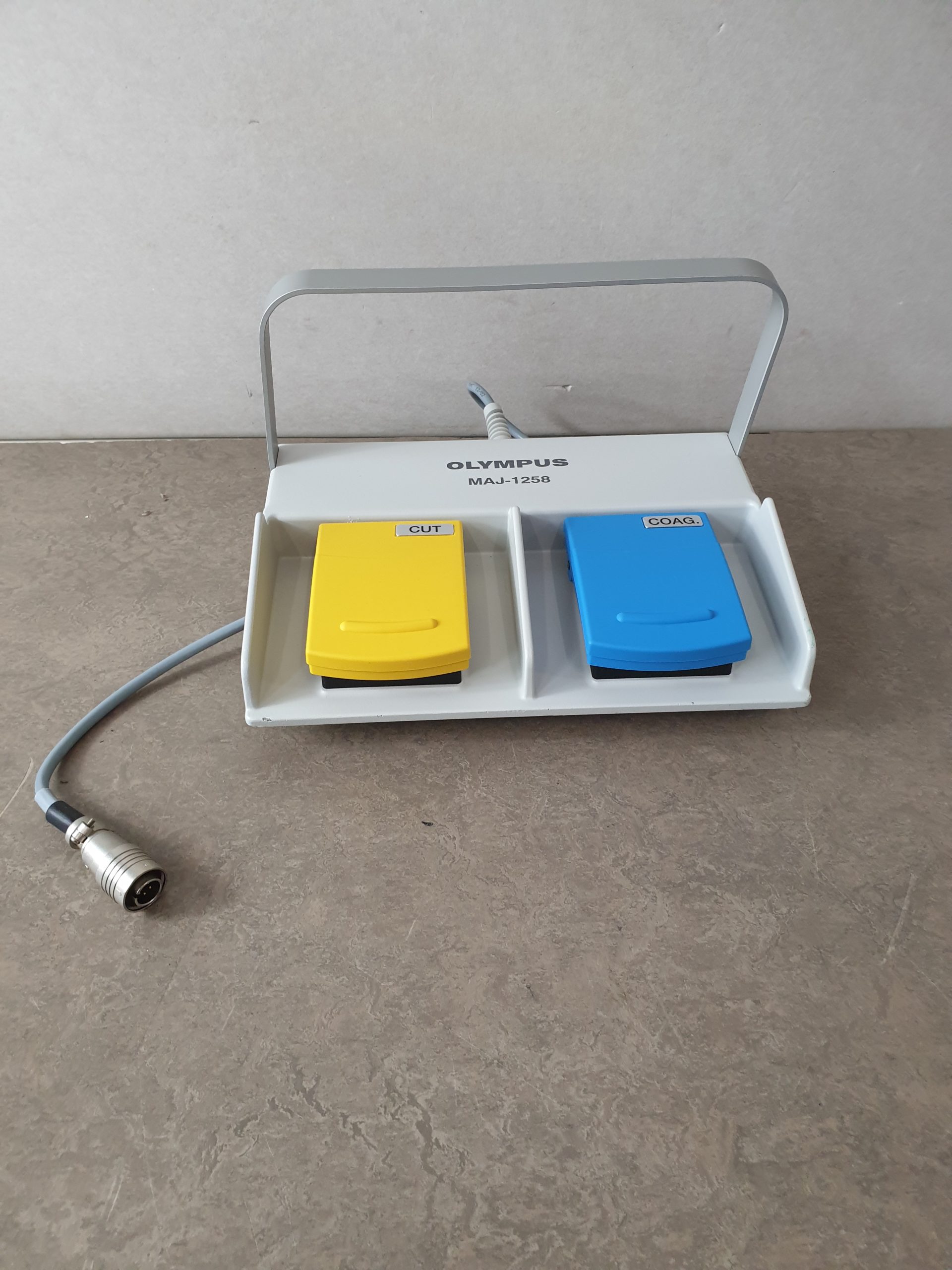 Olympus UES-40 – UES40 UES 40 SurgMaster Electrosurgical Unit – Bipolar Monopolar mit Fusspedal thumbnail 4
