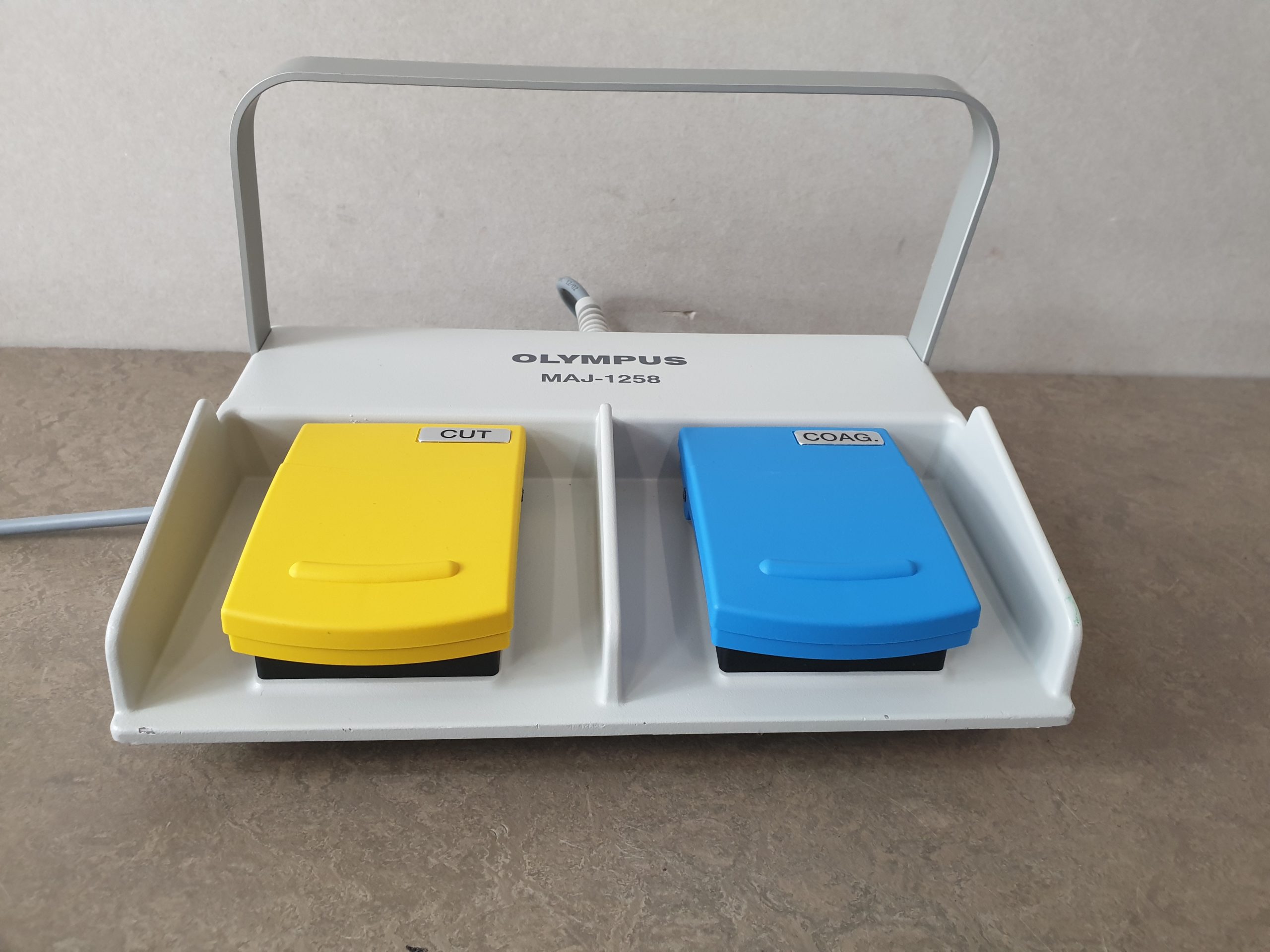 Olympus UES-40 – UES40 UES 40 SurgMaster Electrosurgical Unit – Bipolar Monopolar mit Fusspedal thumbnail 5