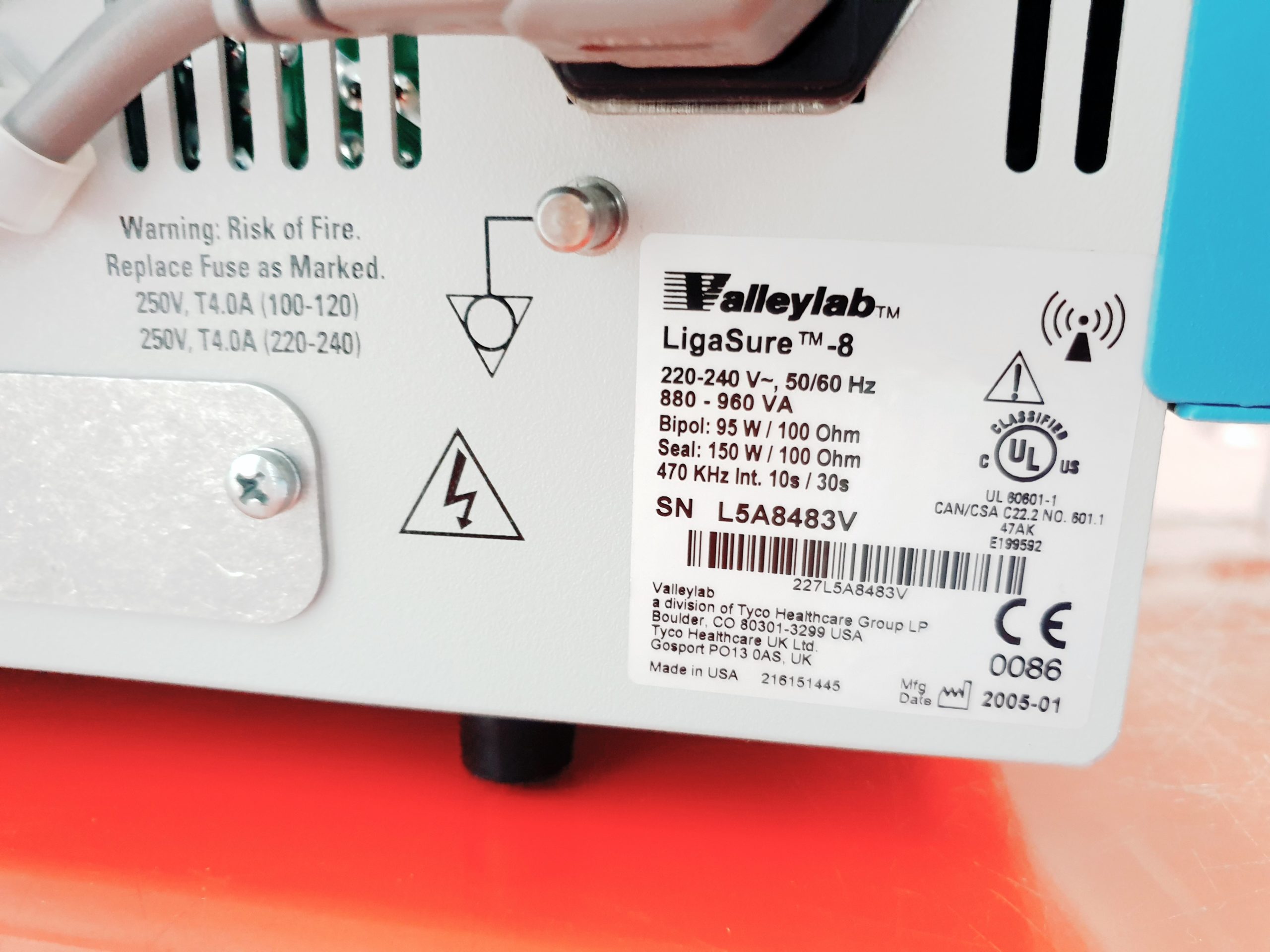 Valleylab LigaSure 8 Gefäßversiegelungssystem mit LS0300 Fusspedal thumbnail 8