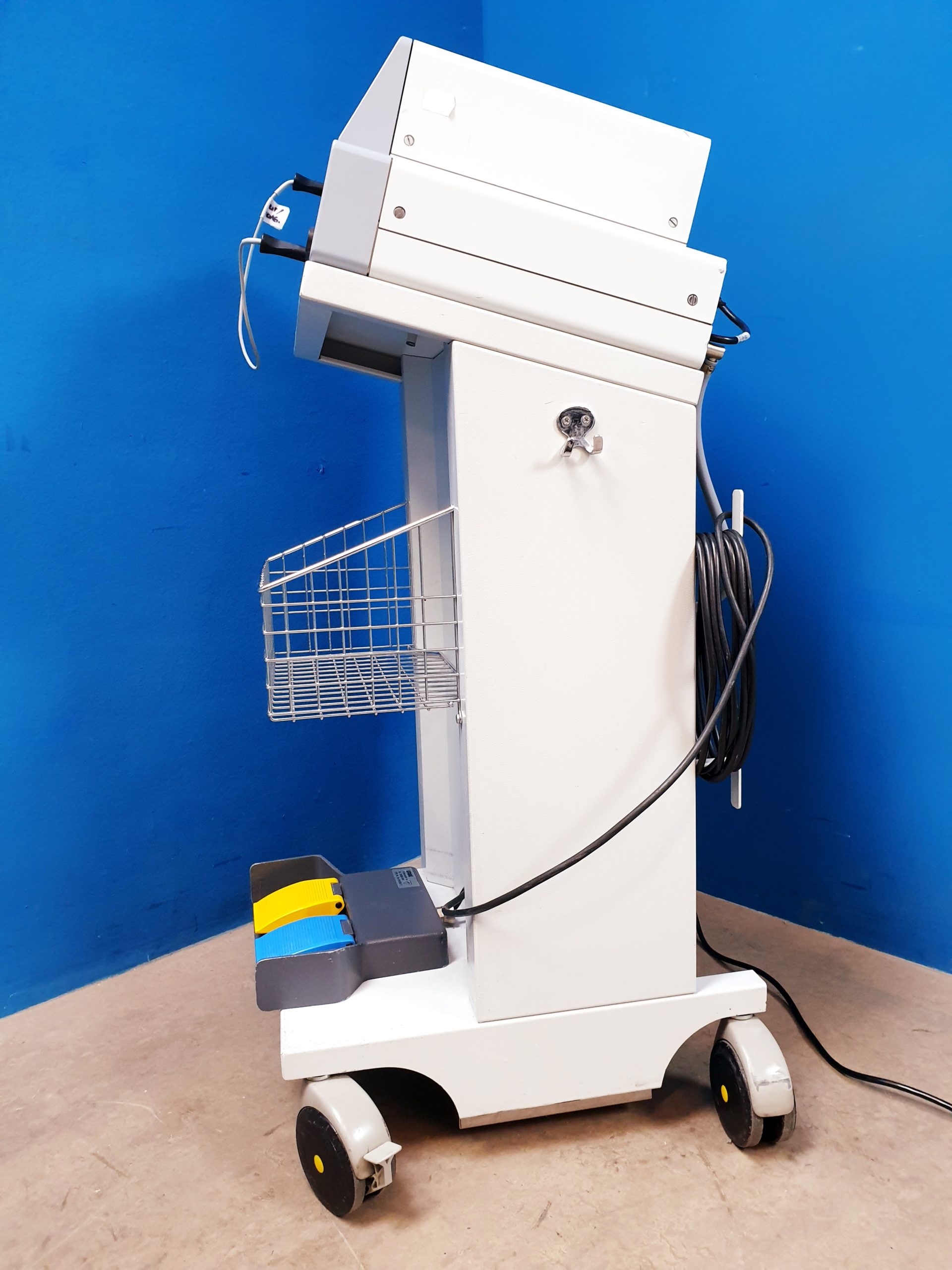 Erbe ICC 200 – ICC200 HF Gerät mit Fußschalter, Fahrgestell und APC 300 Modul — image 1 of 7