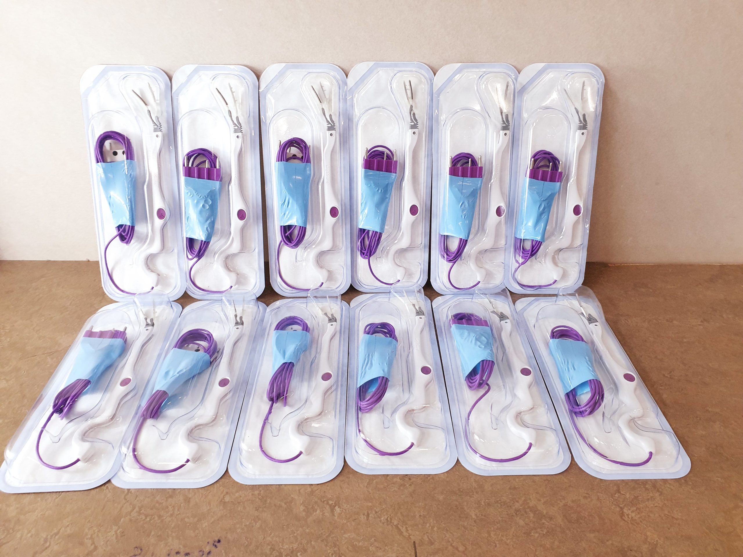 Covidien Medtronic LS3112 LigaSure Xtd Electrode Curved LS 3112 Use By 08/2023 — image 1 of 4