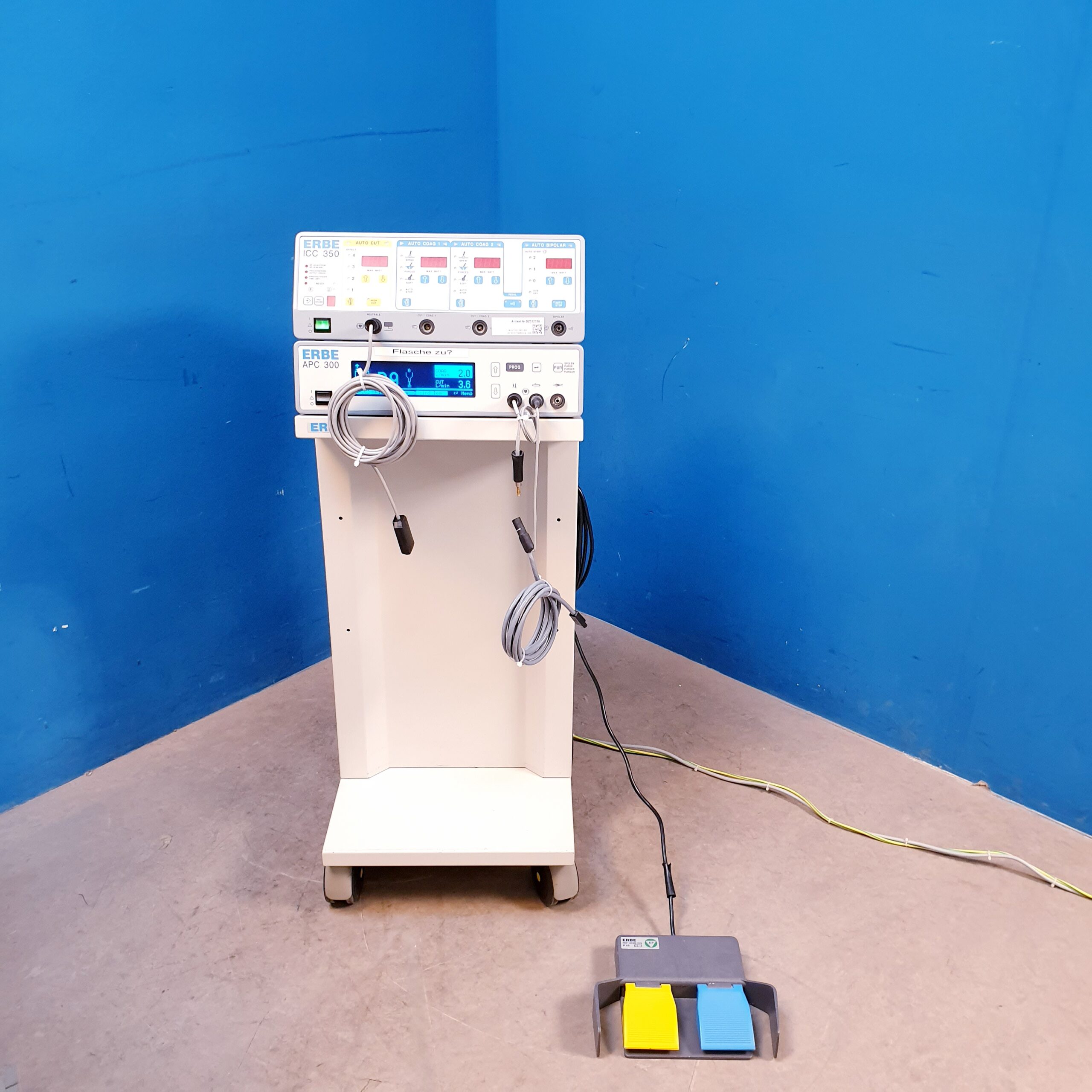 ERBE ICC 350 & APC 300 HF-Chirurgiegerät mit Argon-Beamer — image 1 of 18