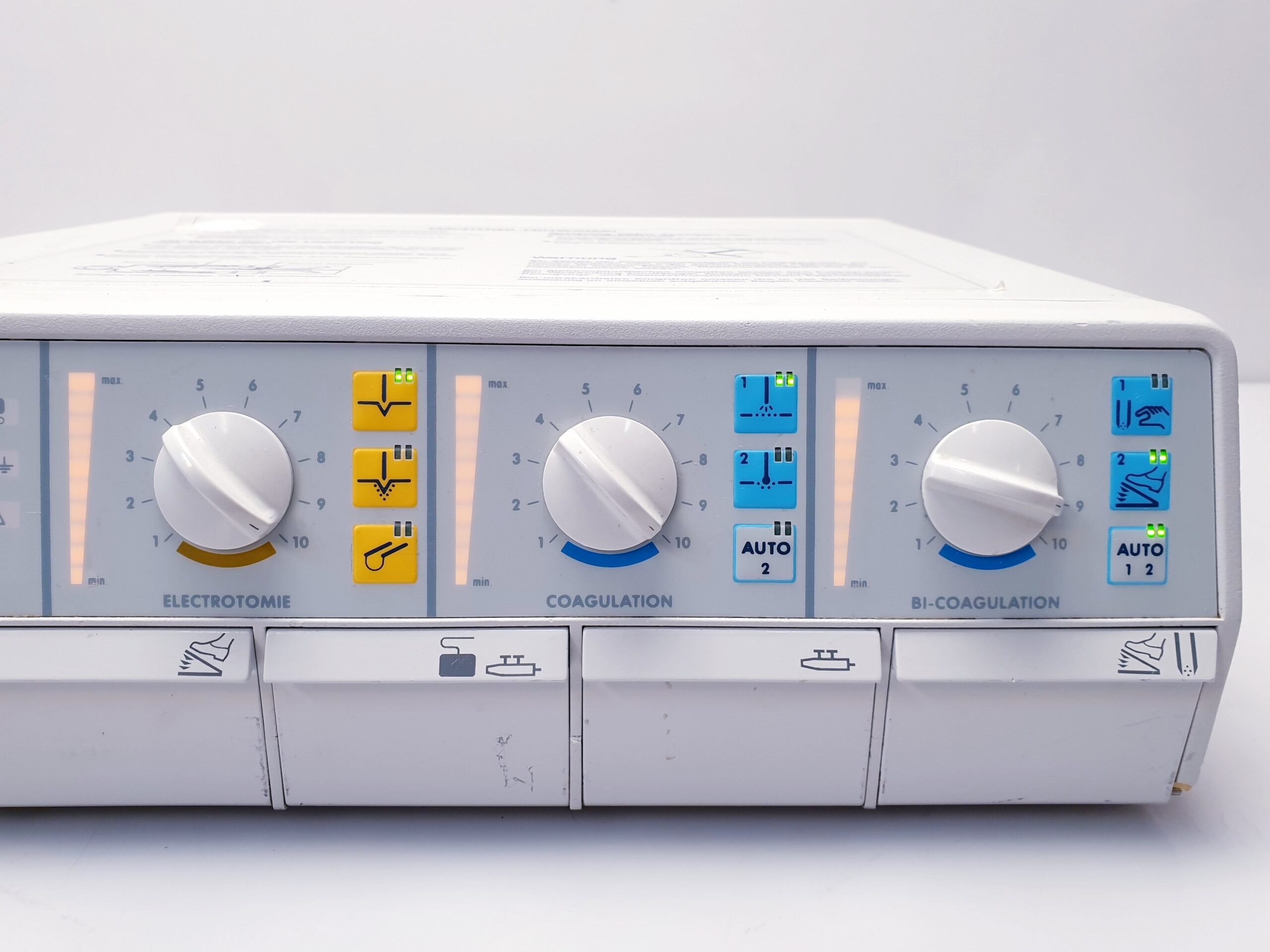 BERCHTOLD Elektrotom 541 (Version 1086) Electrosurgical Unit thumbnail 3
