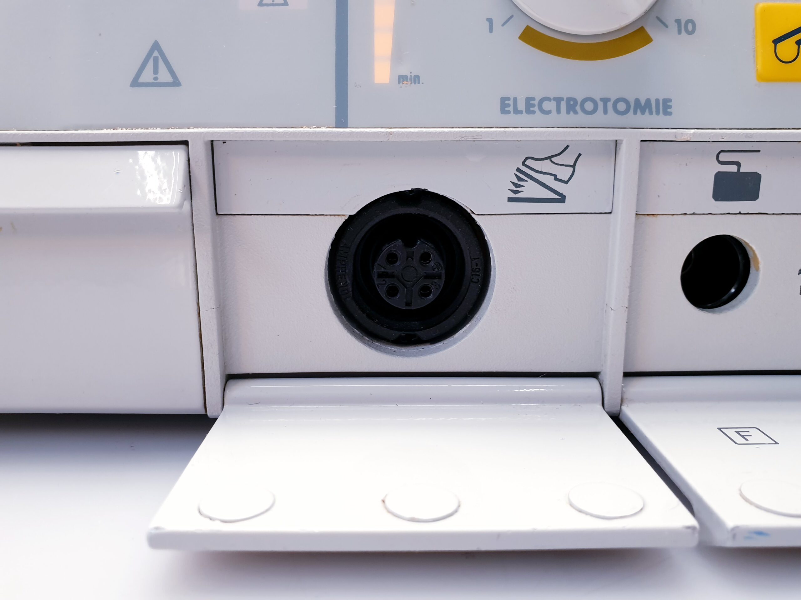 BERCHTOLD Elektrotom 541 (Version 1086) Electrosurgical Unit thumbnail 10
