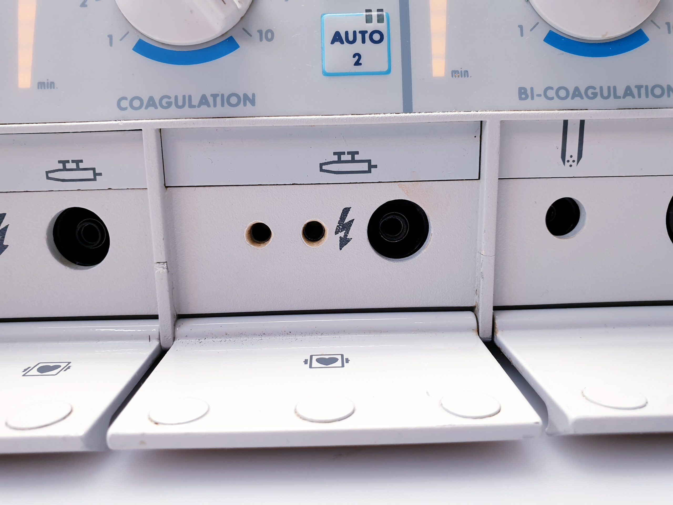 BERCHTOLD Elektrotom 541 (Version 1086) Electrosurgical Unit thumbnail 12