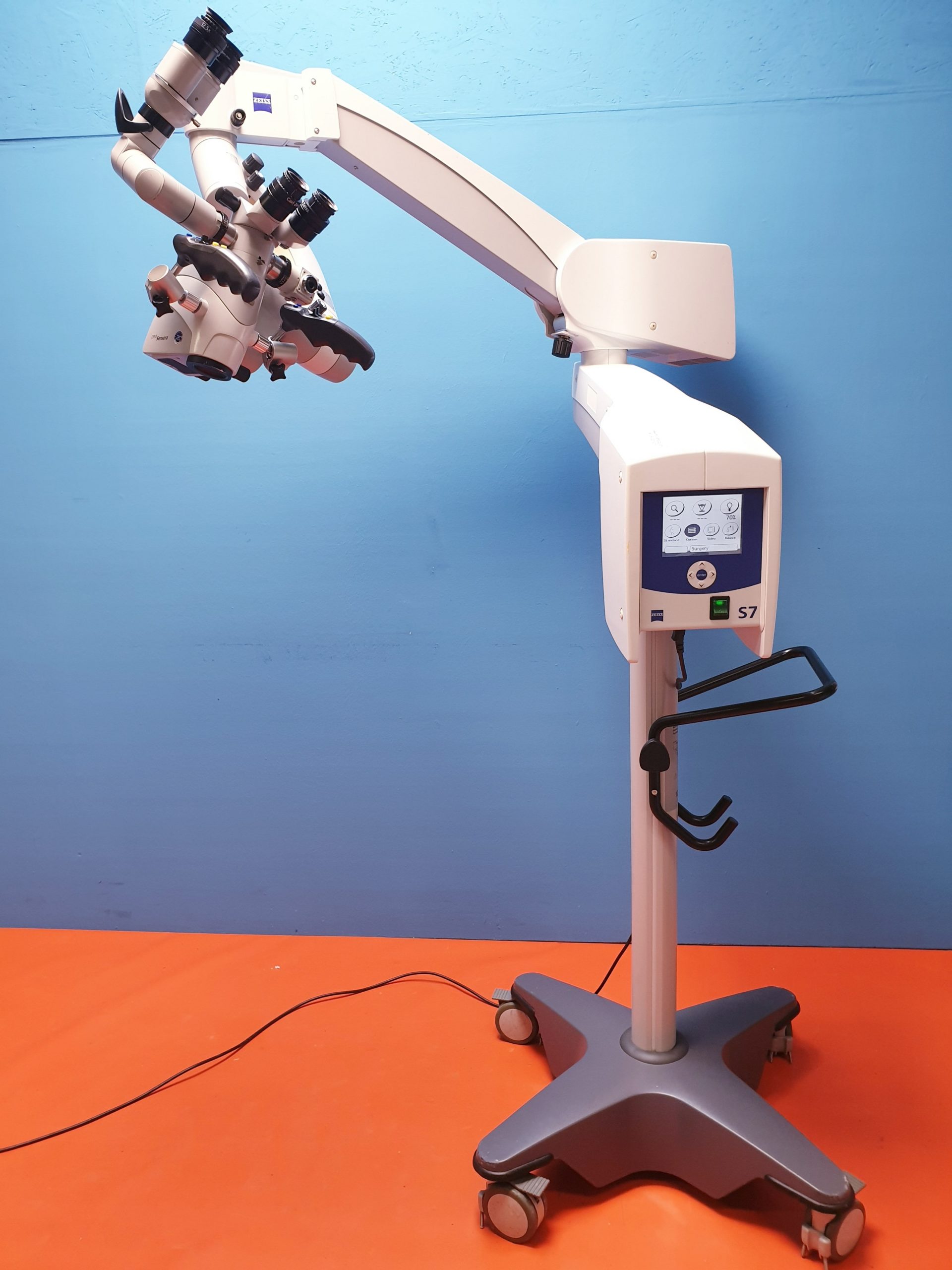 ZEISS OPMI Sensera OP-Mikroskop für HNO und Zahnheilkunde — image 1 of 10