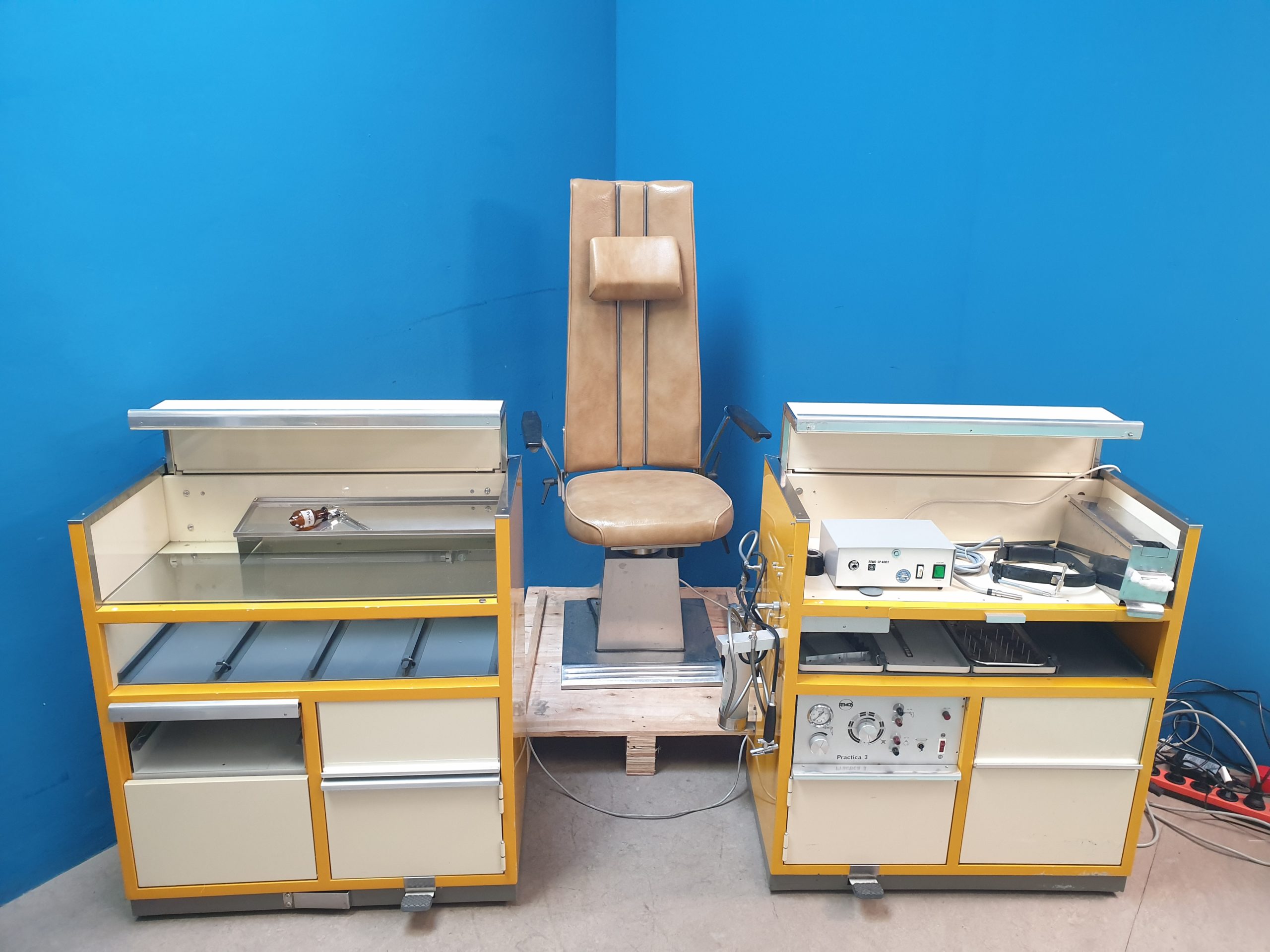 Atmos Practica 3 HNO Einheit + Instrumentenschrank, Mikroskop – Patientestuhl — image 1 of 25