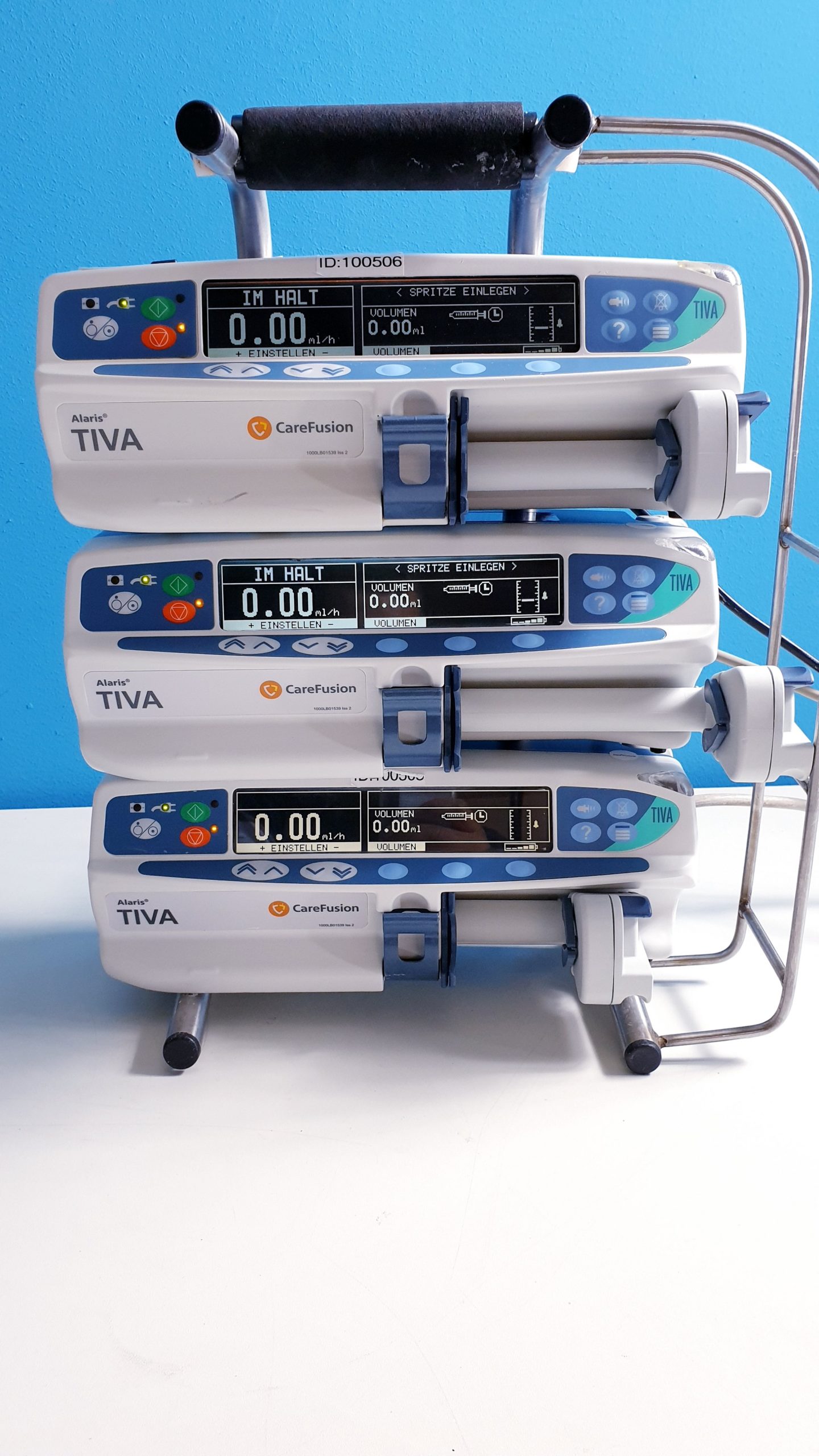 3 X Carefusion Alaris TIVA Spritzenpumpen mit Halterung – Aufhängung