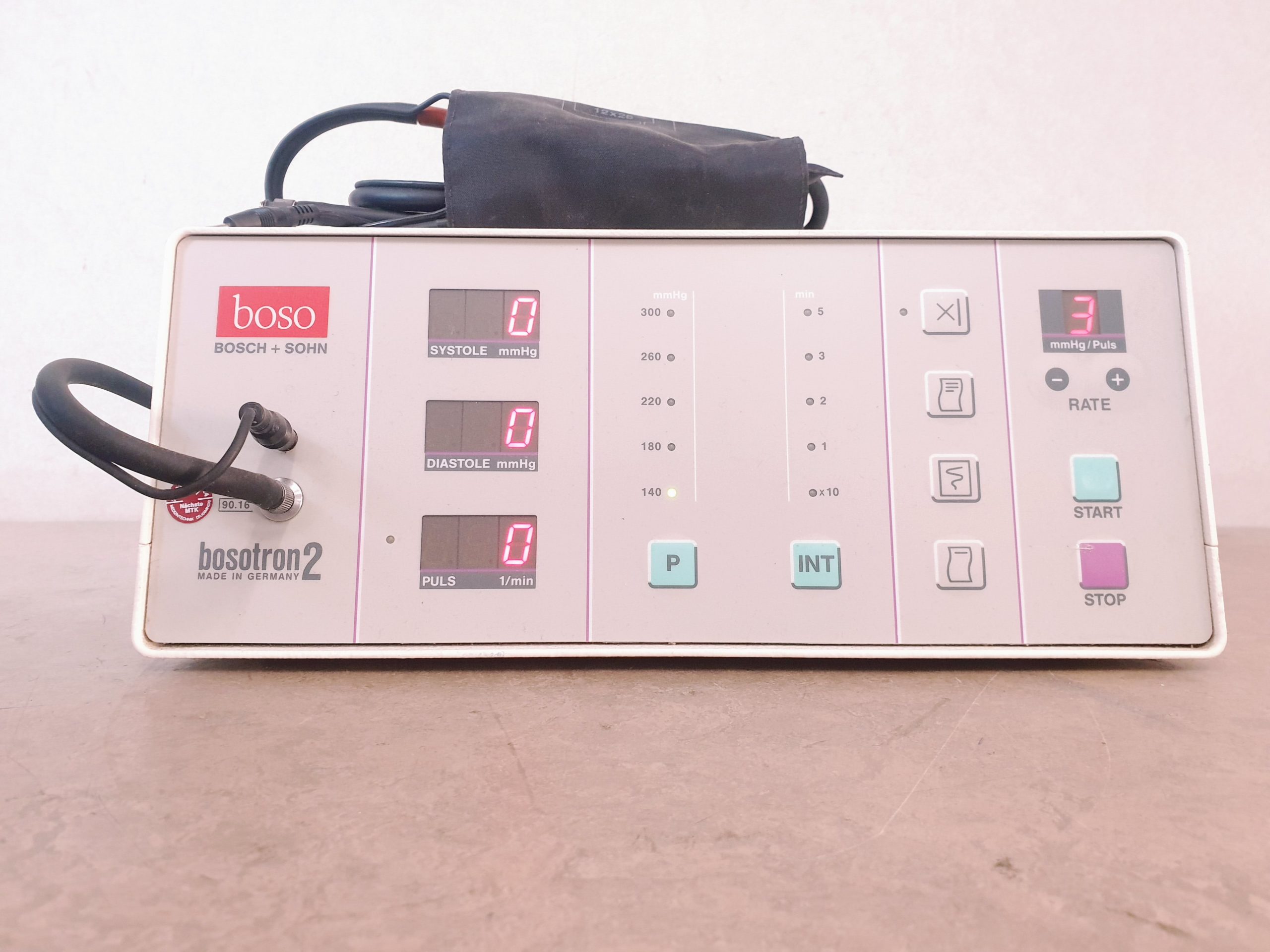 Bosch und Sohn BOSO Bosotron 2 vollautomatisches Blutdruckmessgeraet — image 1 of 5