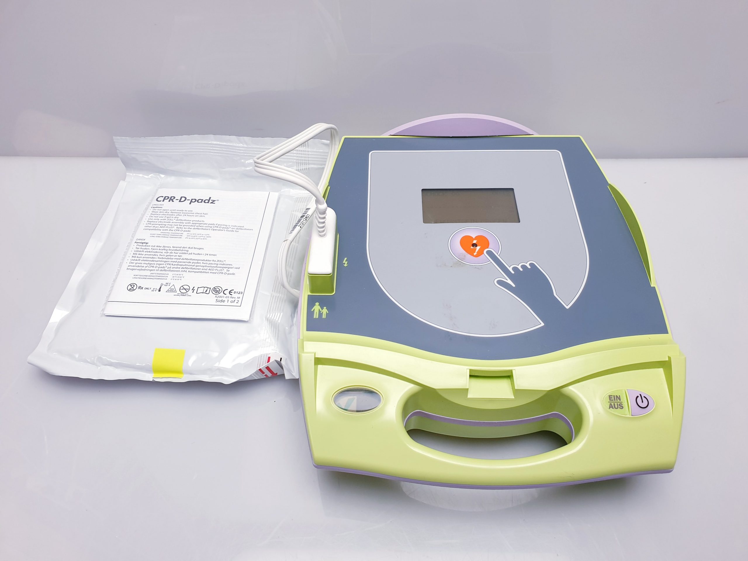 Zoll AED Plus Vollautomat Defibrillator vollautomatisch thumbnail 3