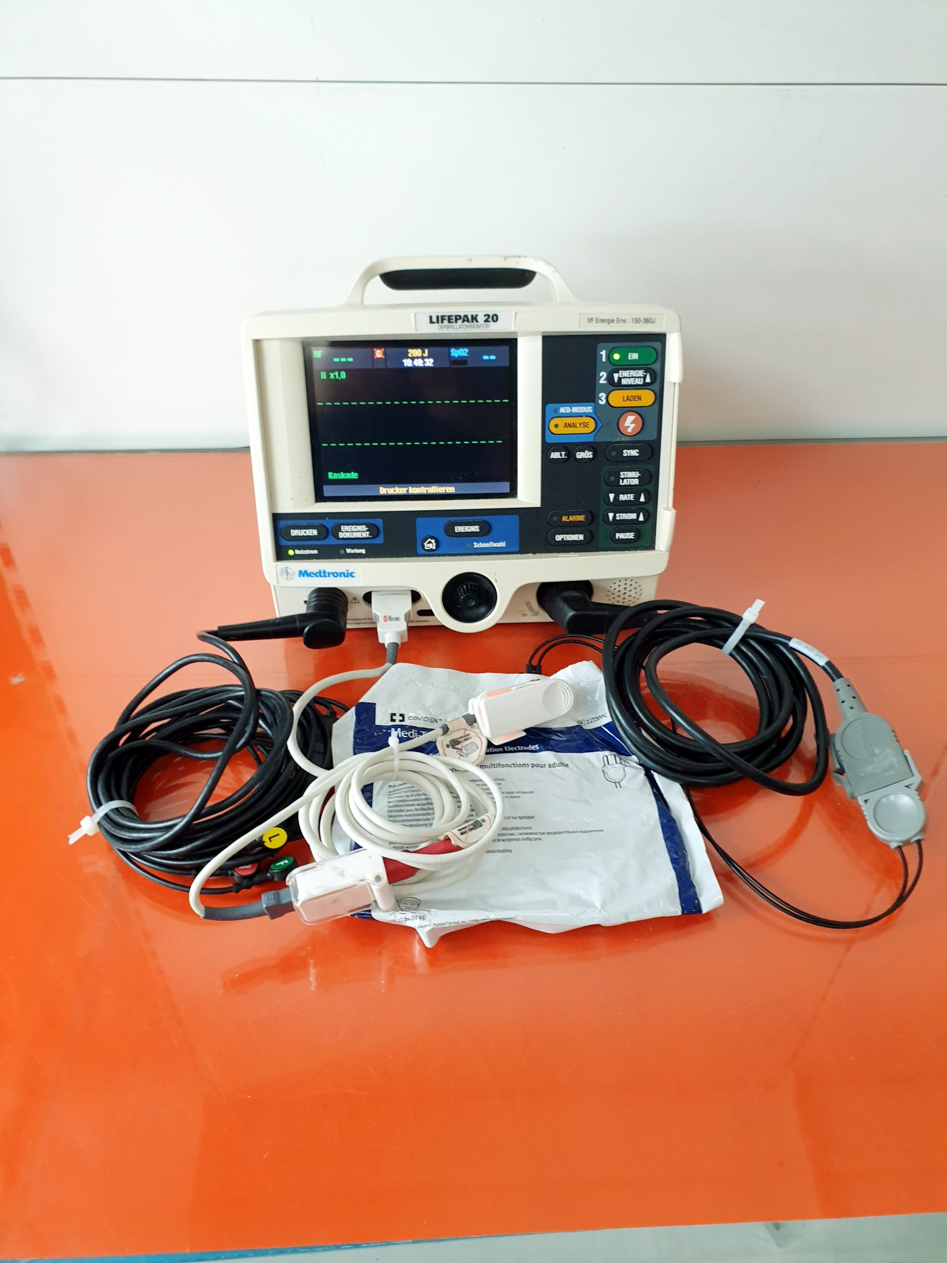 MEDTRONIC Lifepak 20 Defibrillator mit Zubehör– thumbnail 2