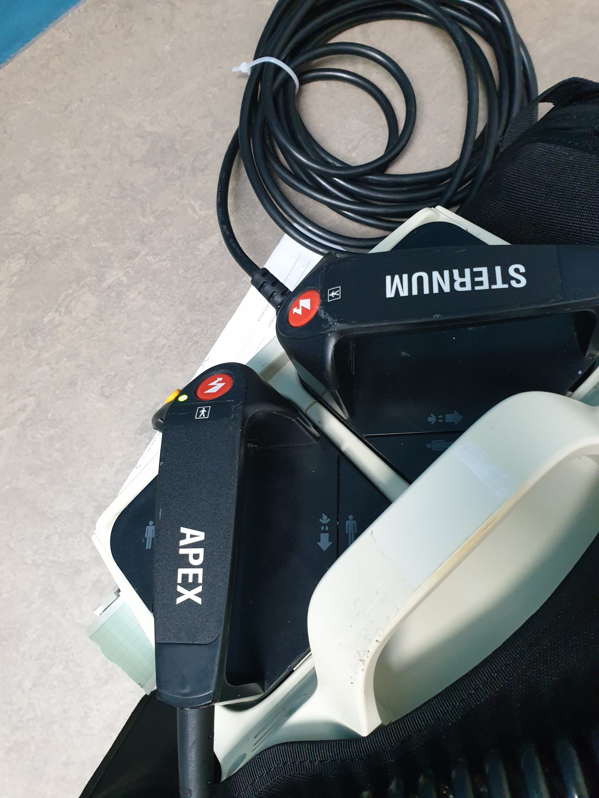 MEDTRONIC Lifepak 20 Defibrillator mit Zubehör thumbnail 5