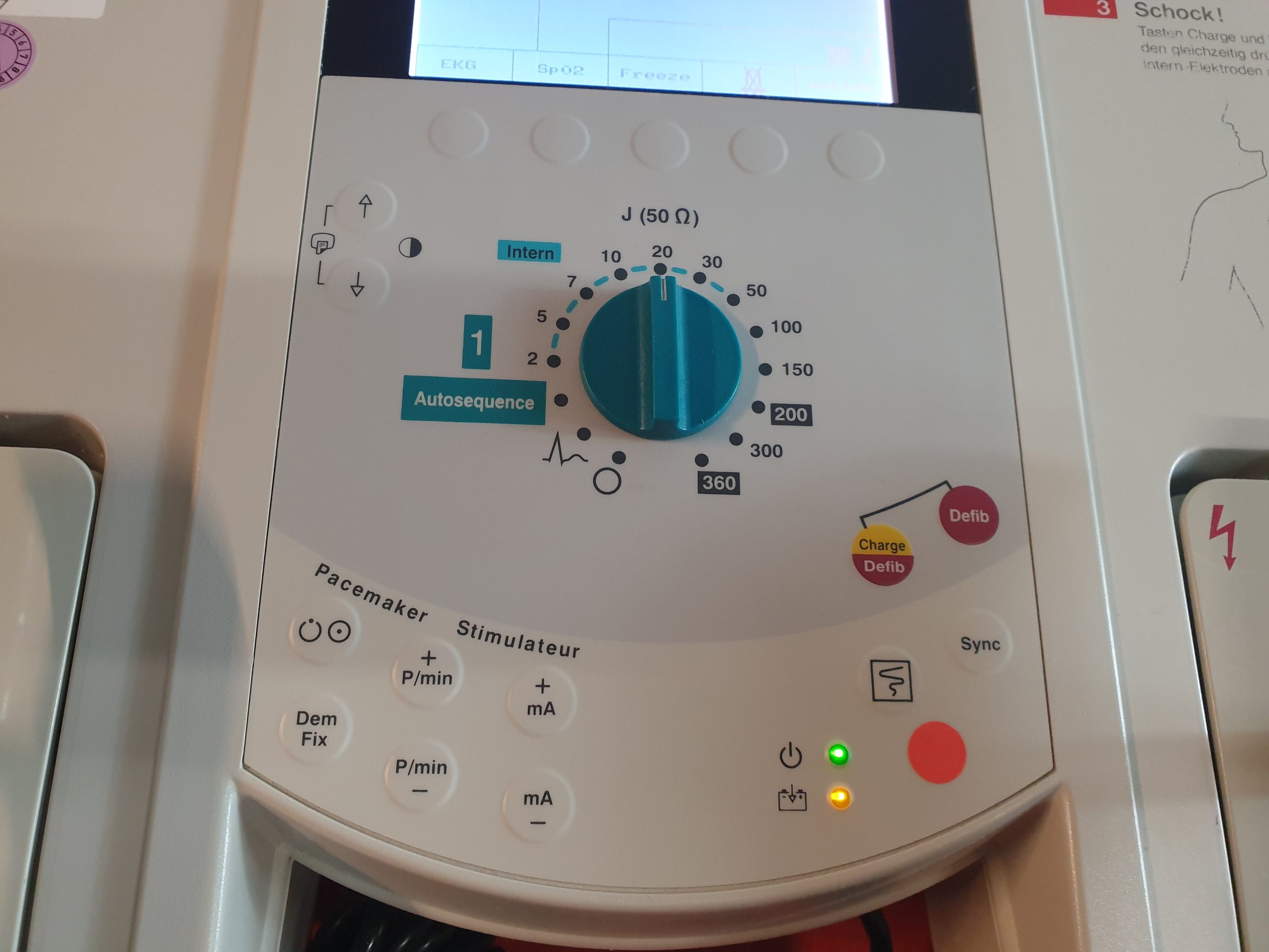 GE Hellige Cardioserv Cardio Serv Defibrillator mit EKG Kabel – thumbnail 3