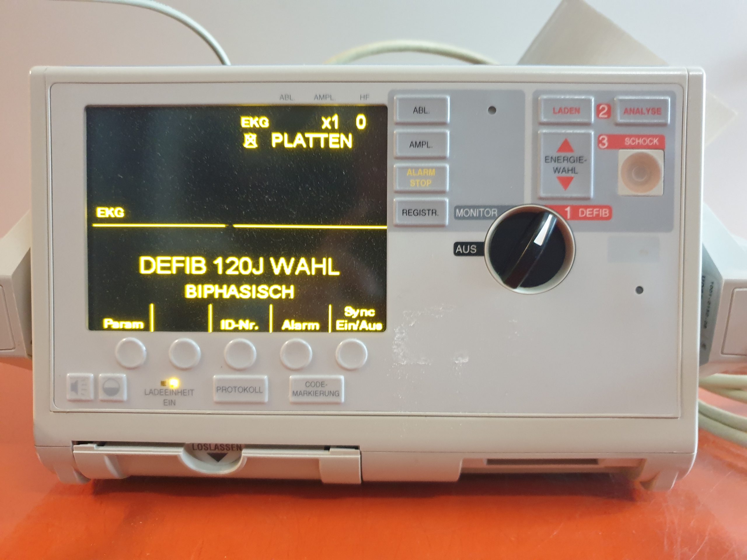 Zoll M Series Defibrillator Biphasisch mit EKG Ableitungskabel thumbnail 3