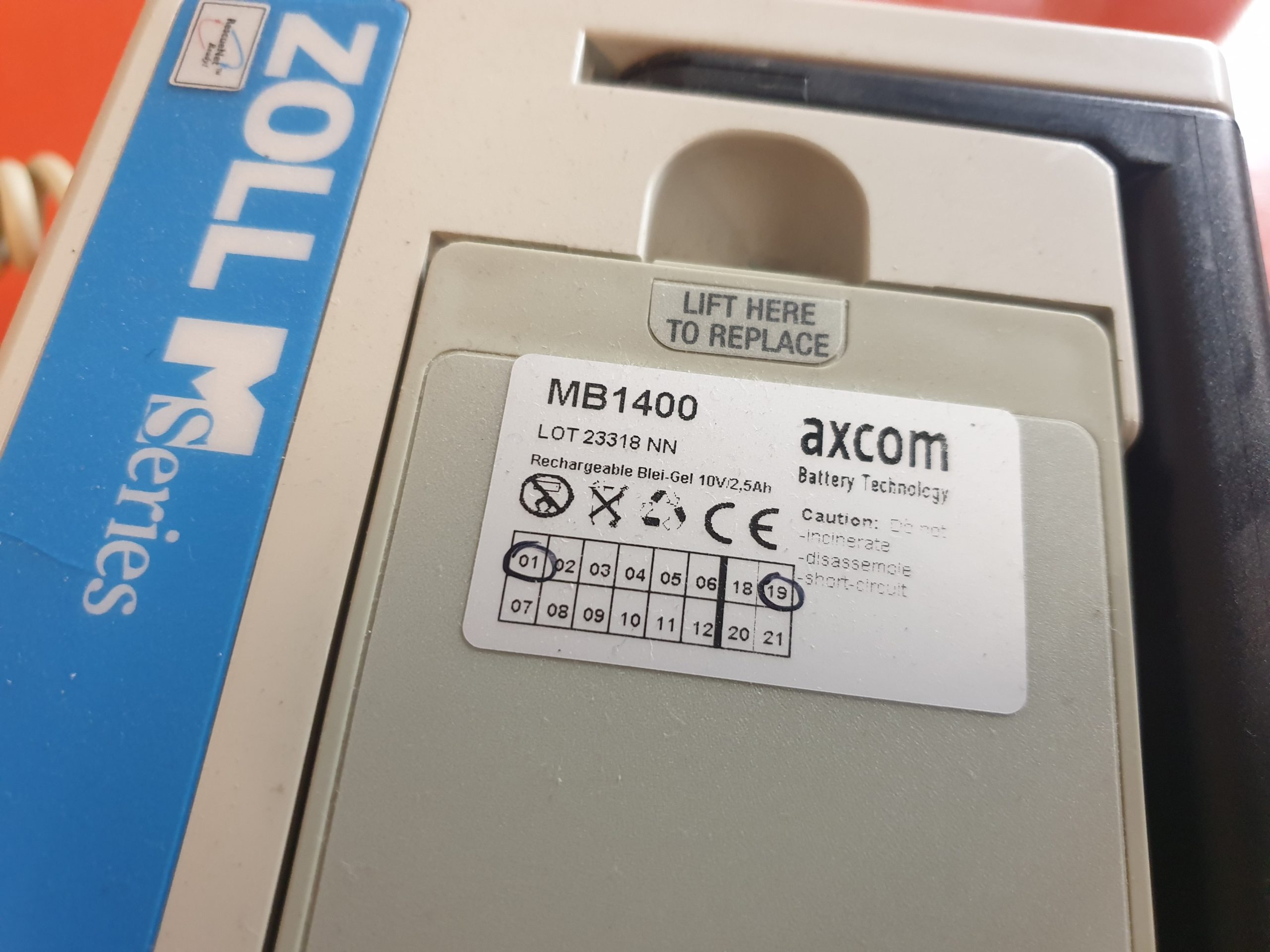Zoll M Series Defibrillator Biphasisch mit EKG Ableitungskabel thumbnail 9
