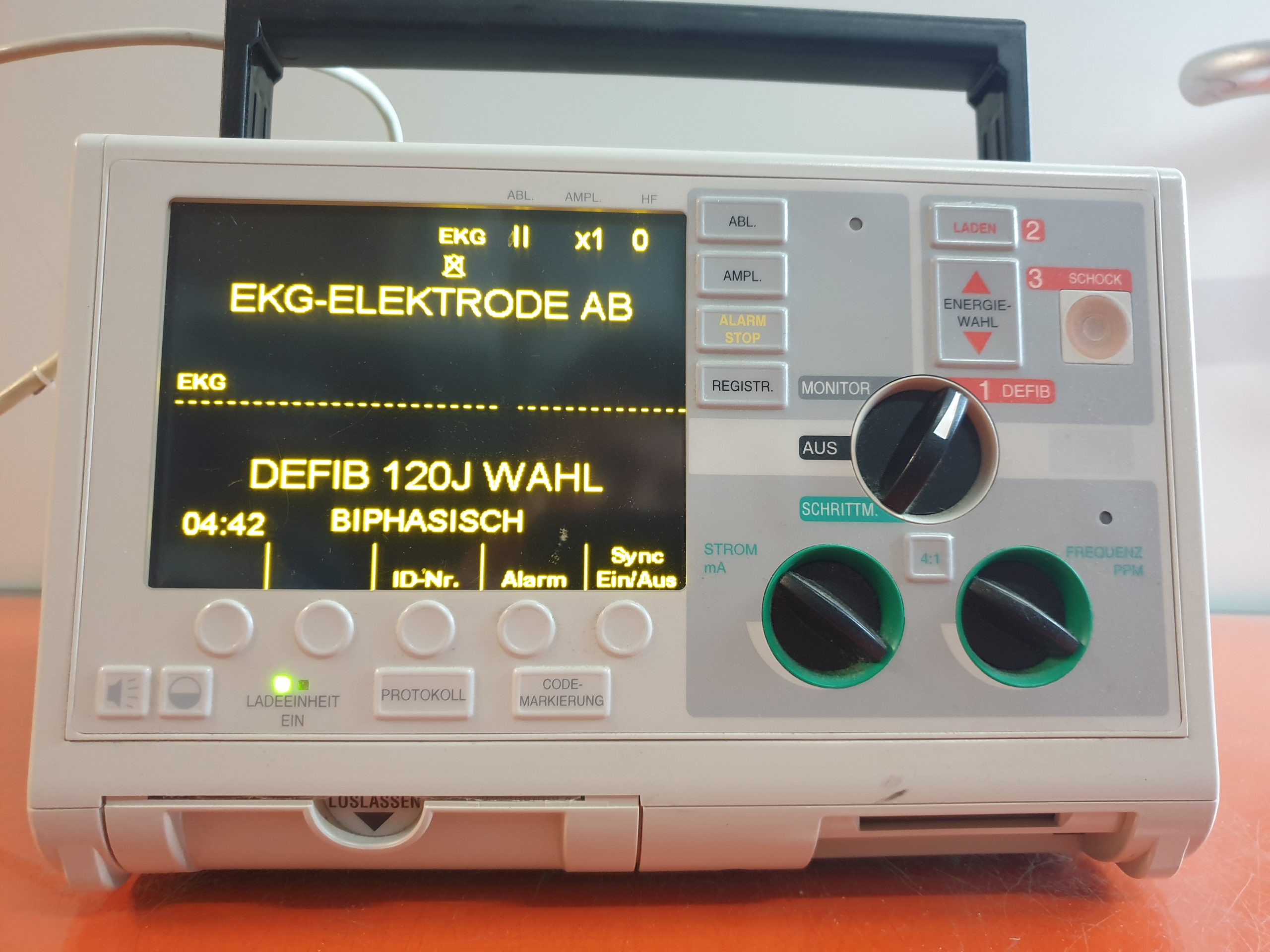Zoll M Series Defibrillator Biphasisch mit EKG Ableitungskabel —- thumbnail 2