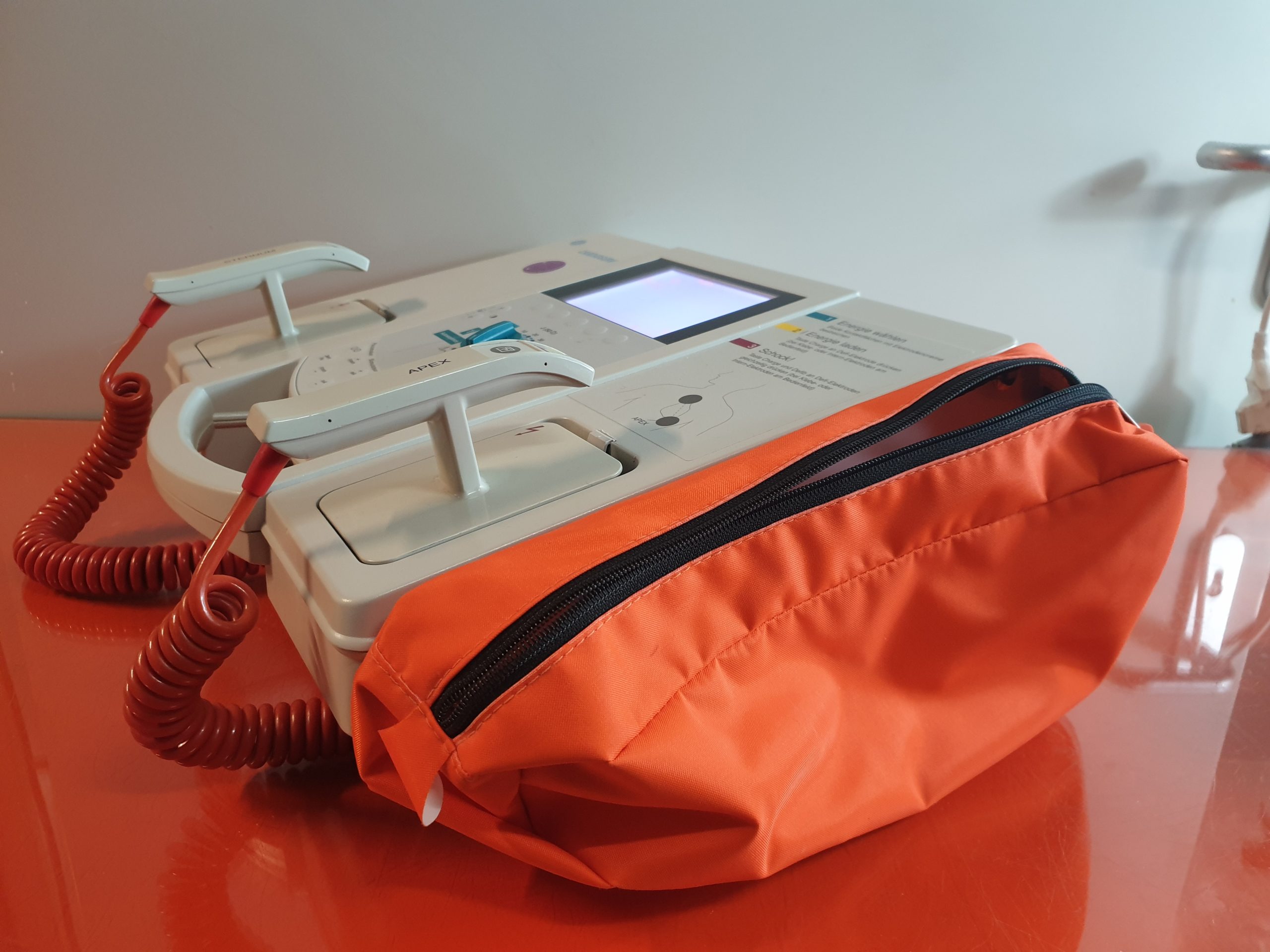 GE Hellige Cardioserv Defibrillator + EKG Ableitungskabel + SpO2 Fingersensor thumbnail 5