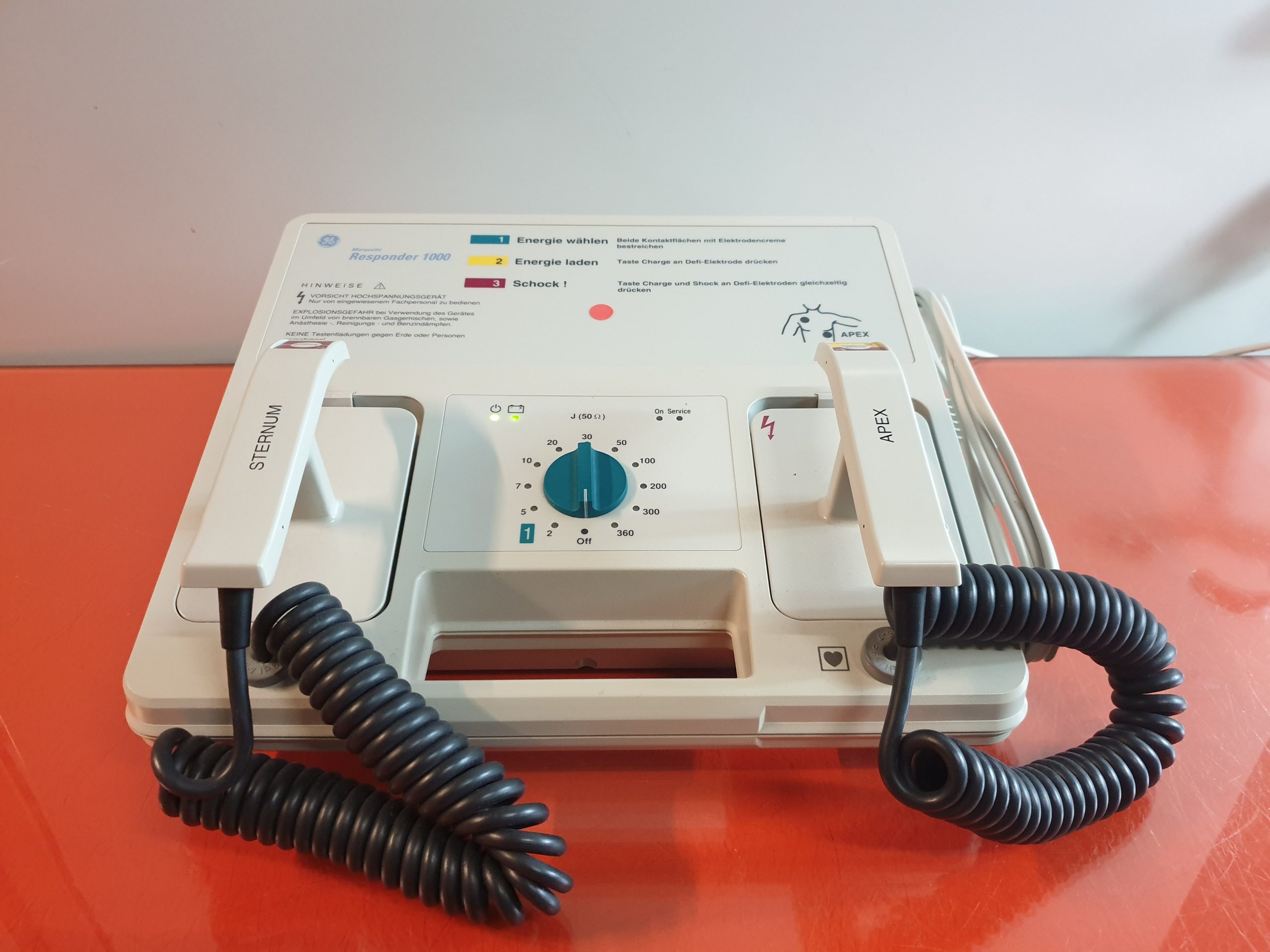 GE Healthcare Hellige Marquette Responder 1000 Defibrillator – Netzbetrieb – Akkuleistung ist uns unbekannt — image 1 of 5