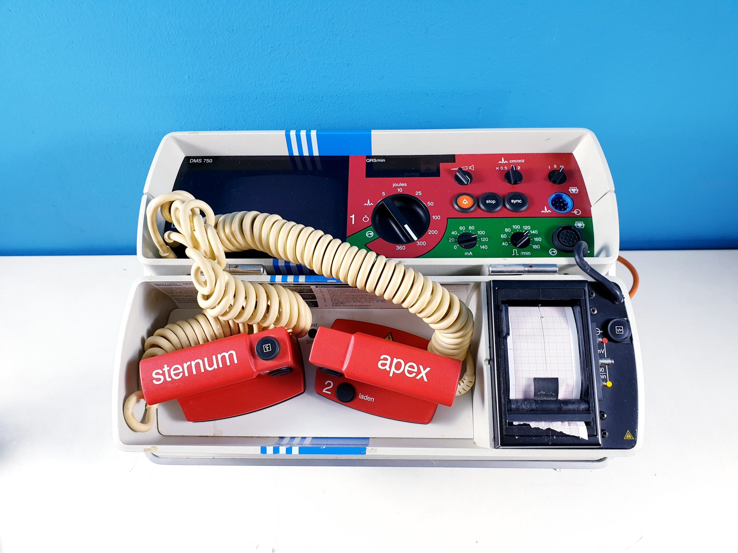 CardioAid DMS 750 // DMS750 Defibrillator — image 1 of 4