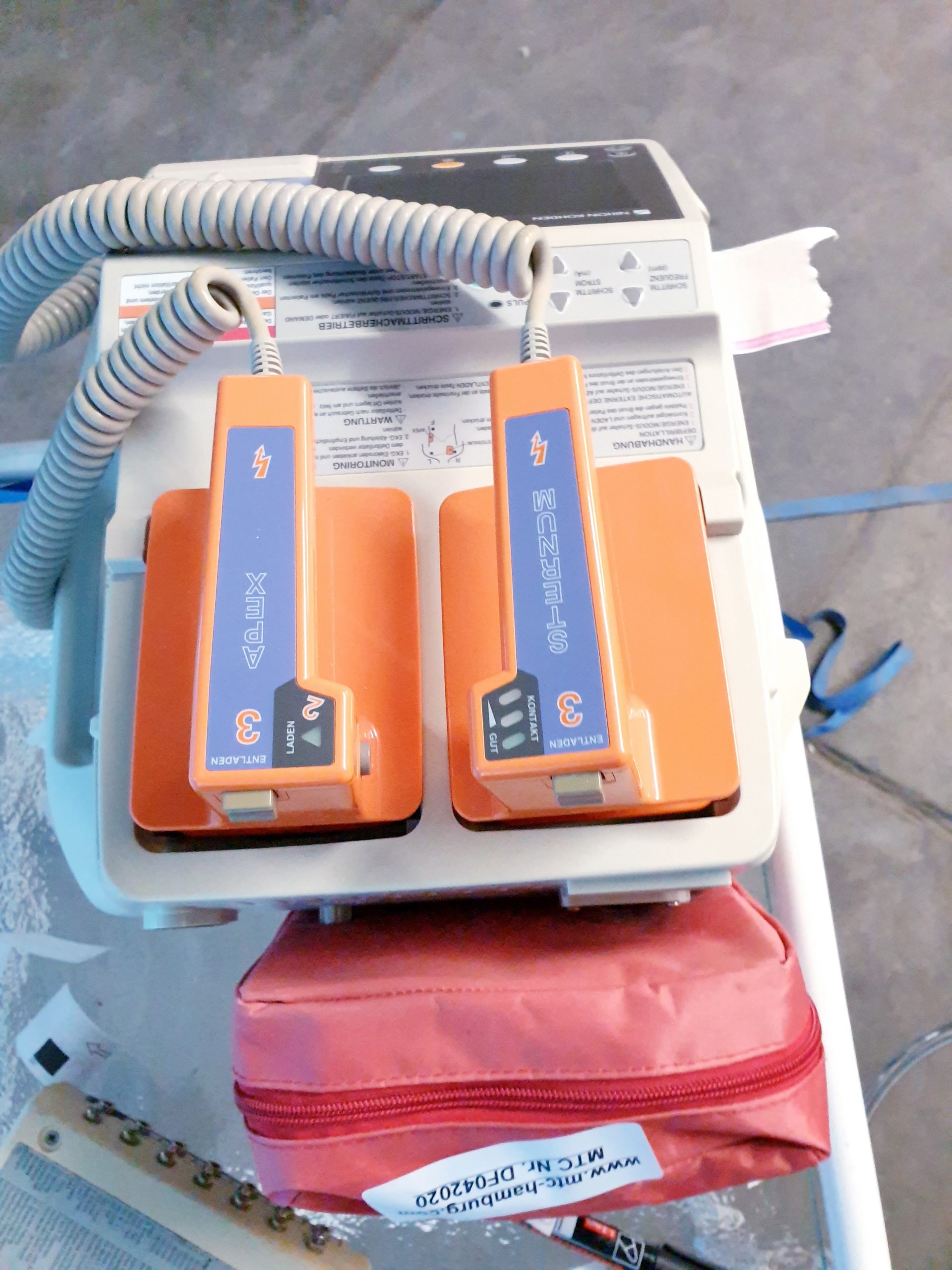 NIHON KOHDEN CARDIOLIFE ACTI BIPHASIC Defibrilator thumbnail 3