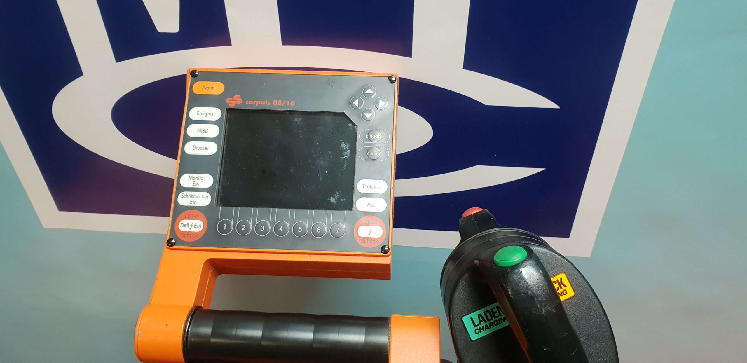 G.Stemple Corpuls 08/16 incl. Ladestation Defibrilator thumbnail 2