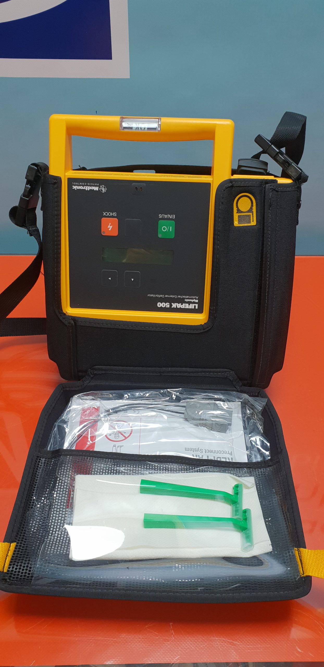 Medtronic Physio-Control Lifepak 500 AED (Automatic External Defibrillator) — image 1 of 6