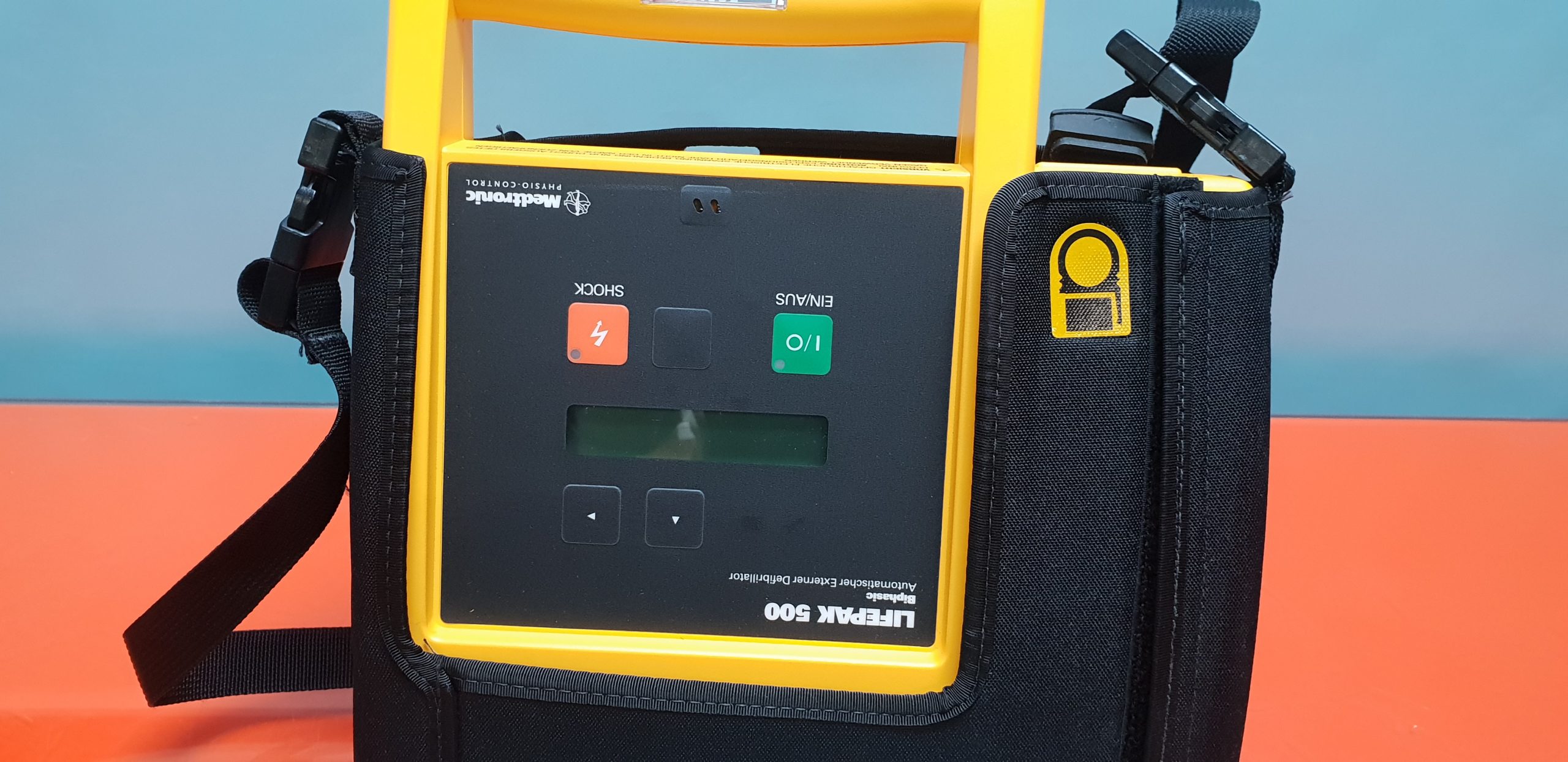 Medtronic Physio-Control Lifepak 500 AED (Automatic External Defibrillator) thumbnail 2