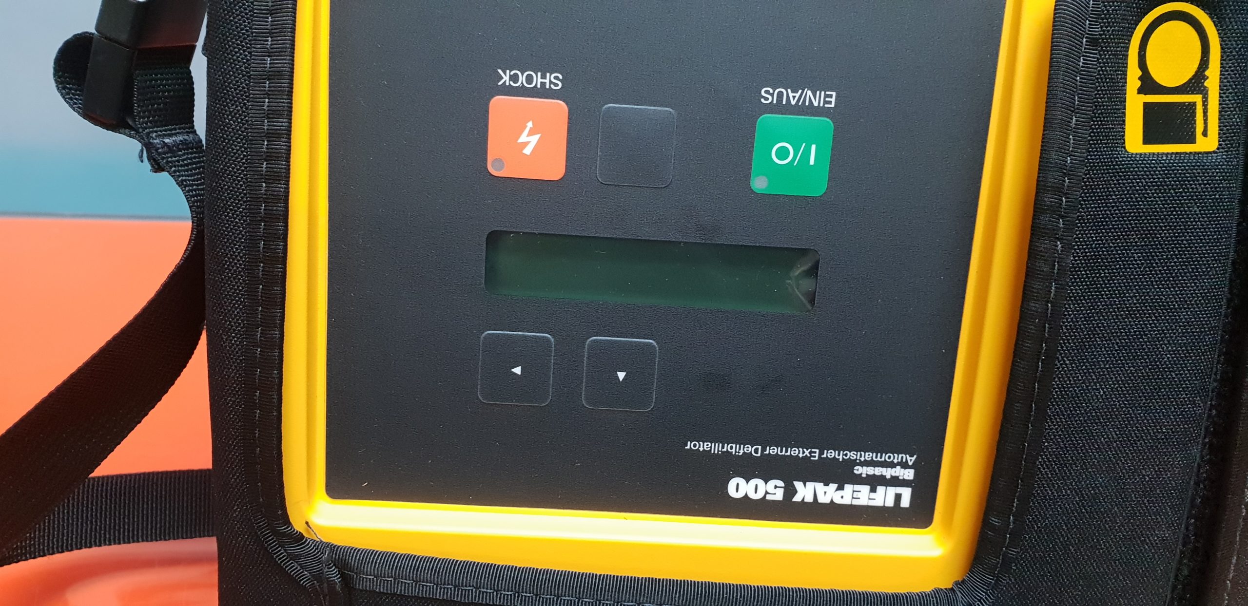 Medtronic Physio-Control Lifepak 500 AED (Automatic External Defibrillator) thumbnail 3