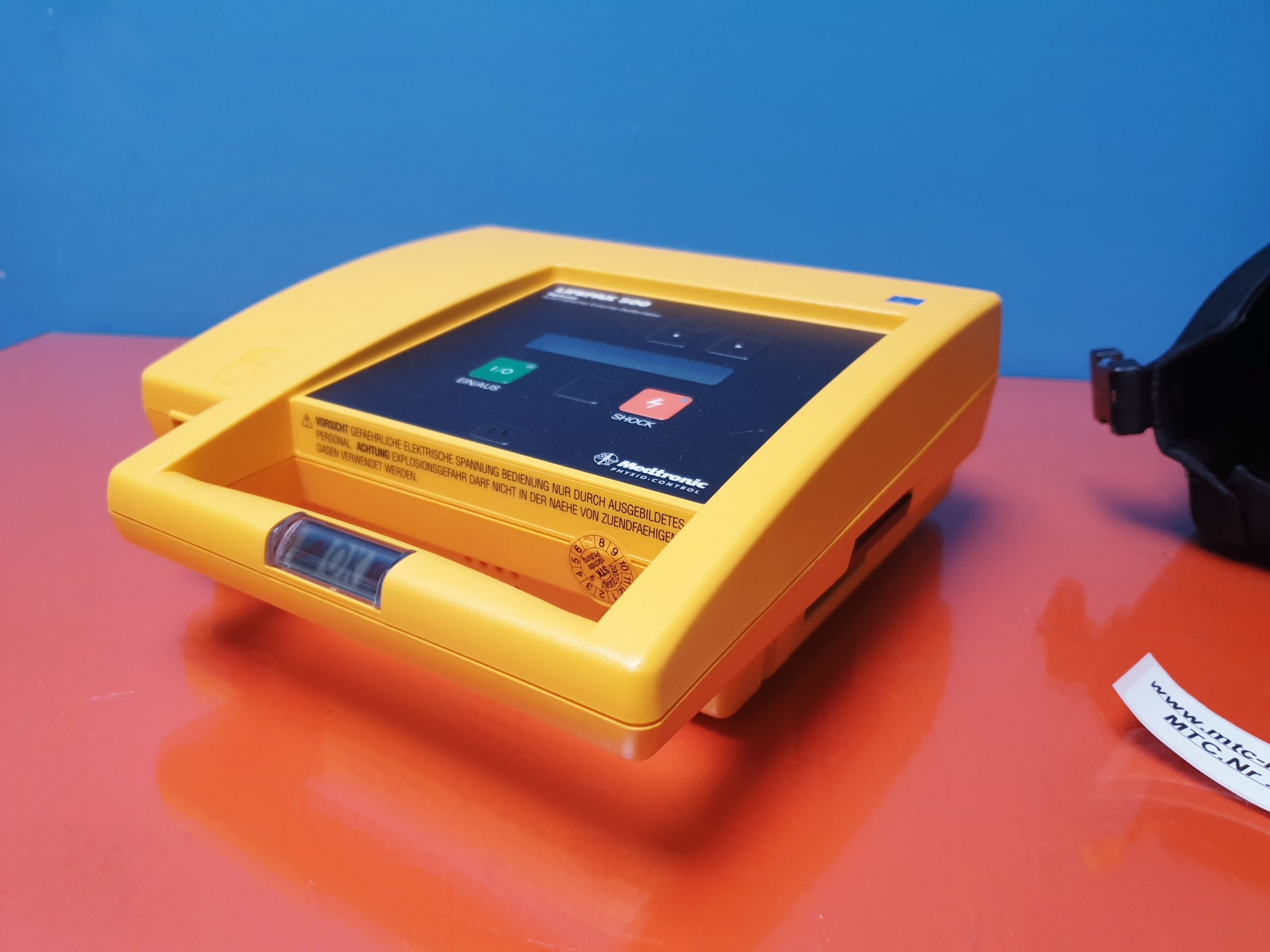 Medtronic Physio-Control Lifepak 500 AED (Automatic External Defibrillator) thumbnail 4