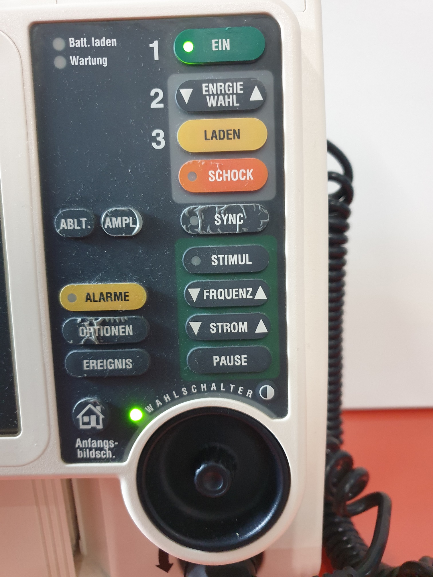 Medtronic Physio Control Lifepak 12 biphasischer Defibrillator — image 1 of 10