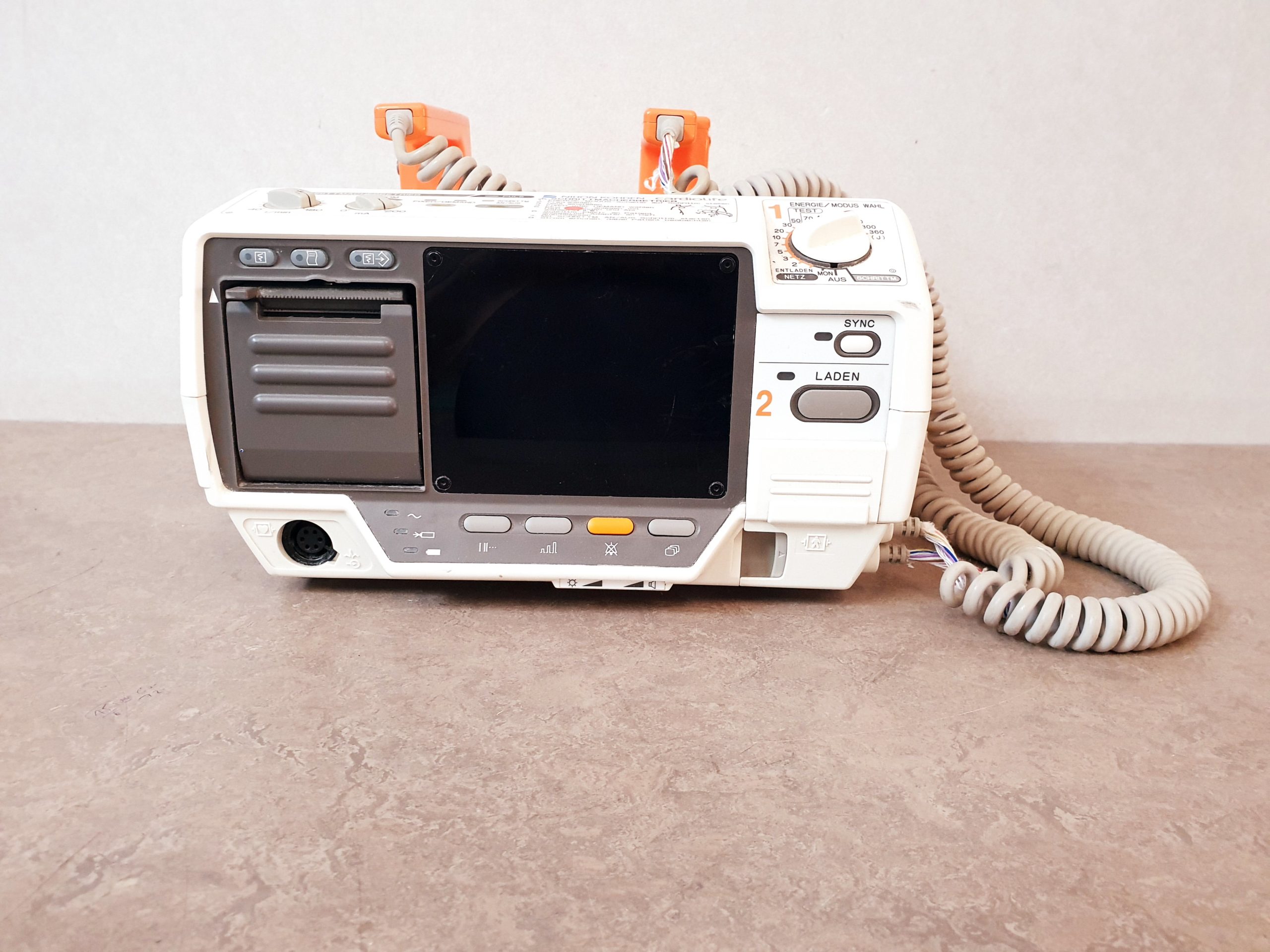 Nihon kOHDEN CardioLife TEC-7531G Defi Defibrilator — image 1 of 4