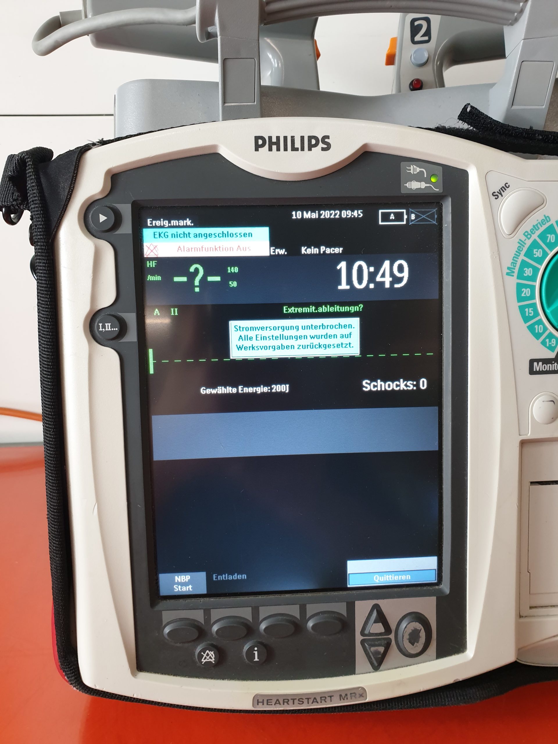 PHILIPS HeartStart MRx Defibrillator mit Zubehör und Tragetasche — image 1 of 5