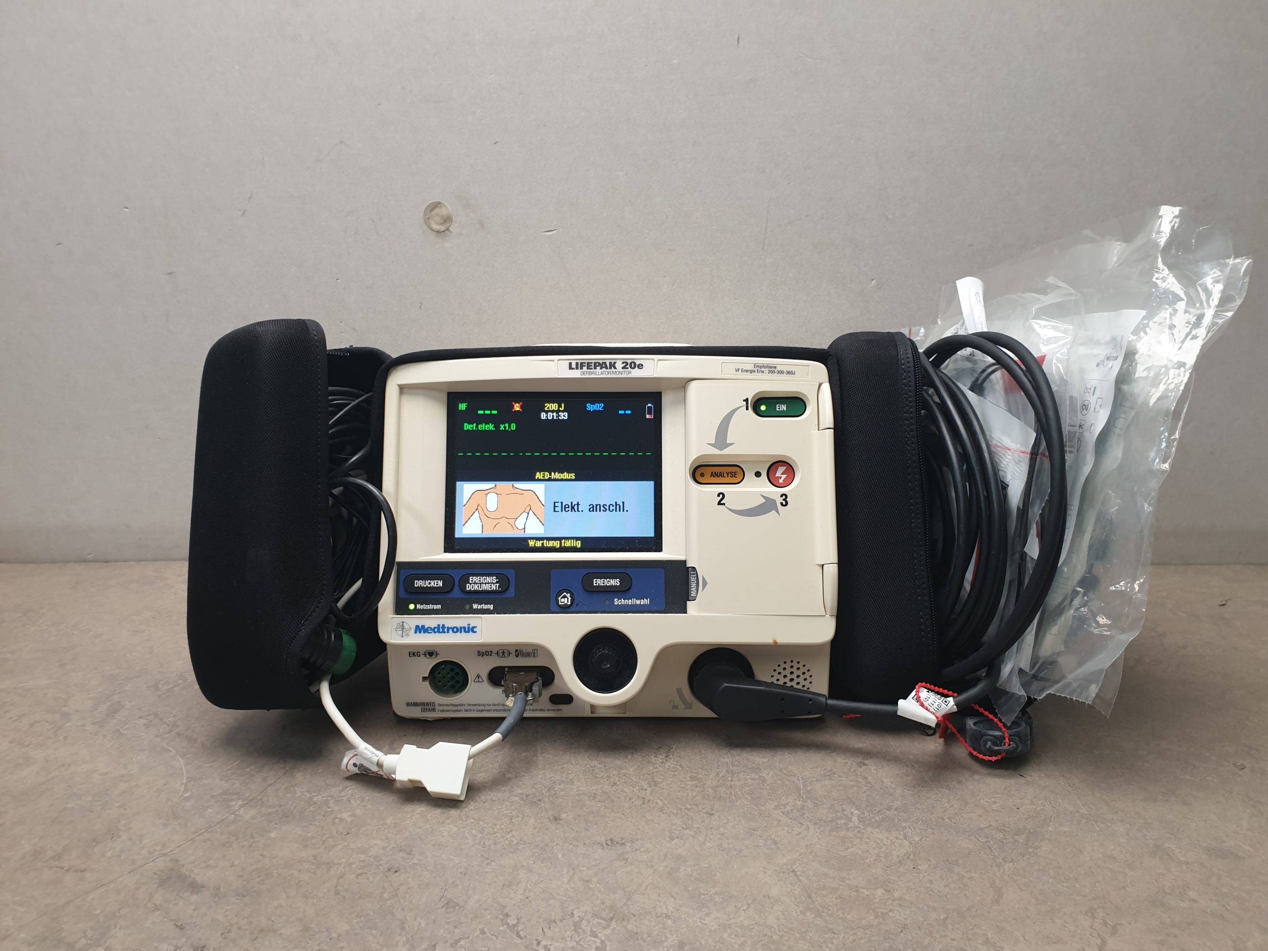 Medtronic Lifepak 20e Defi Defibrilator — image 1 of 7