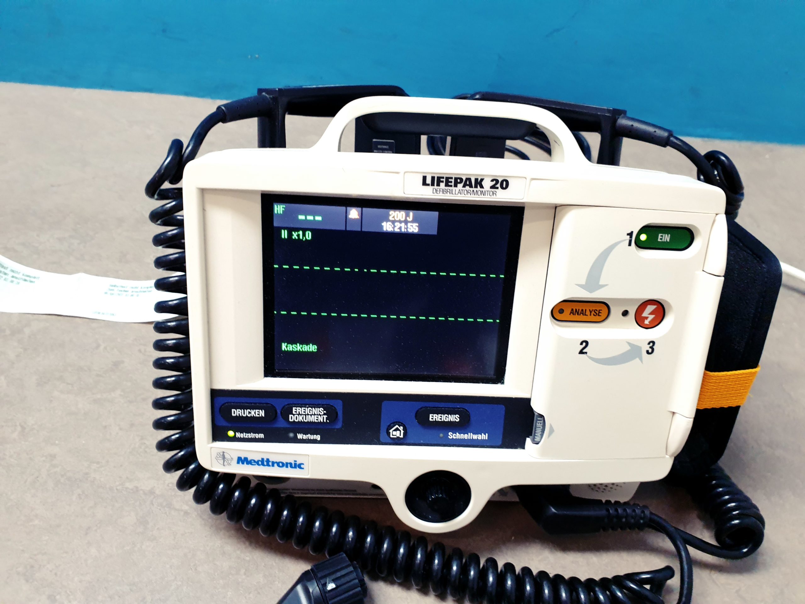 MEDTRONIC Lifepak 20 Defibrillator mit Zubehör, EKG, ….. — image 1 of 6