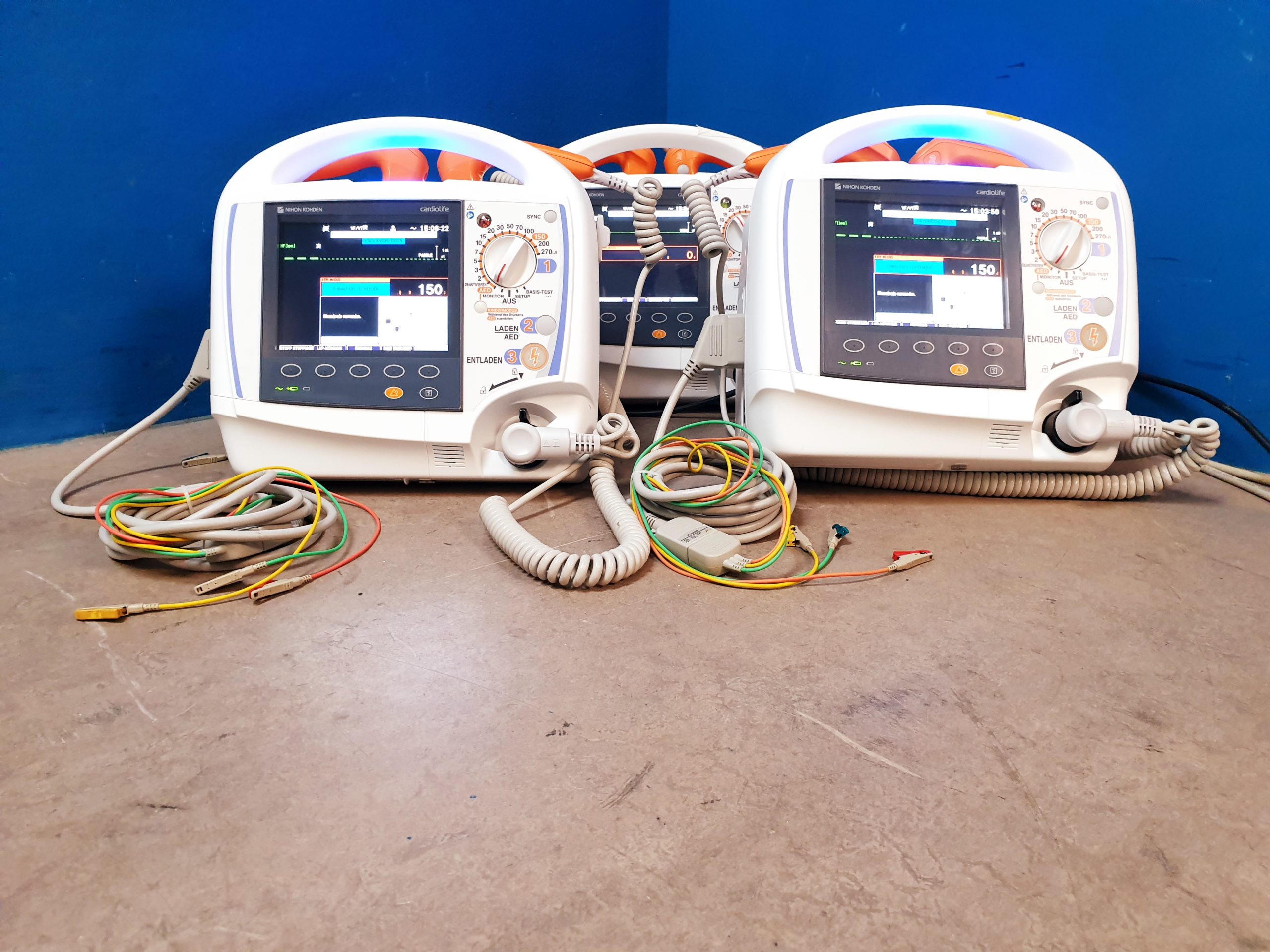Nihon Kohden Cardiolife TEC 5621 Defibrillator — image 1 of 11