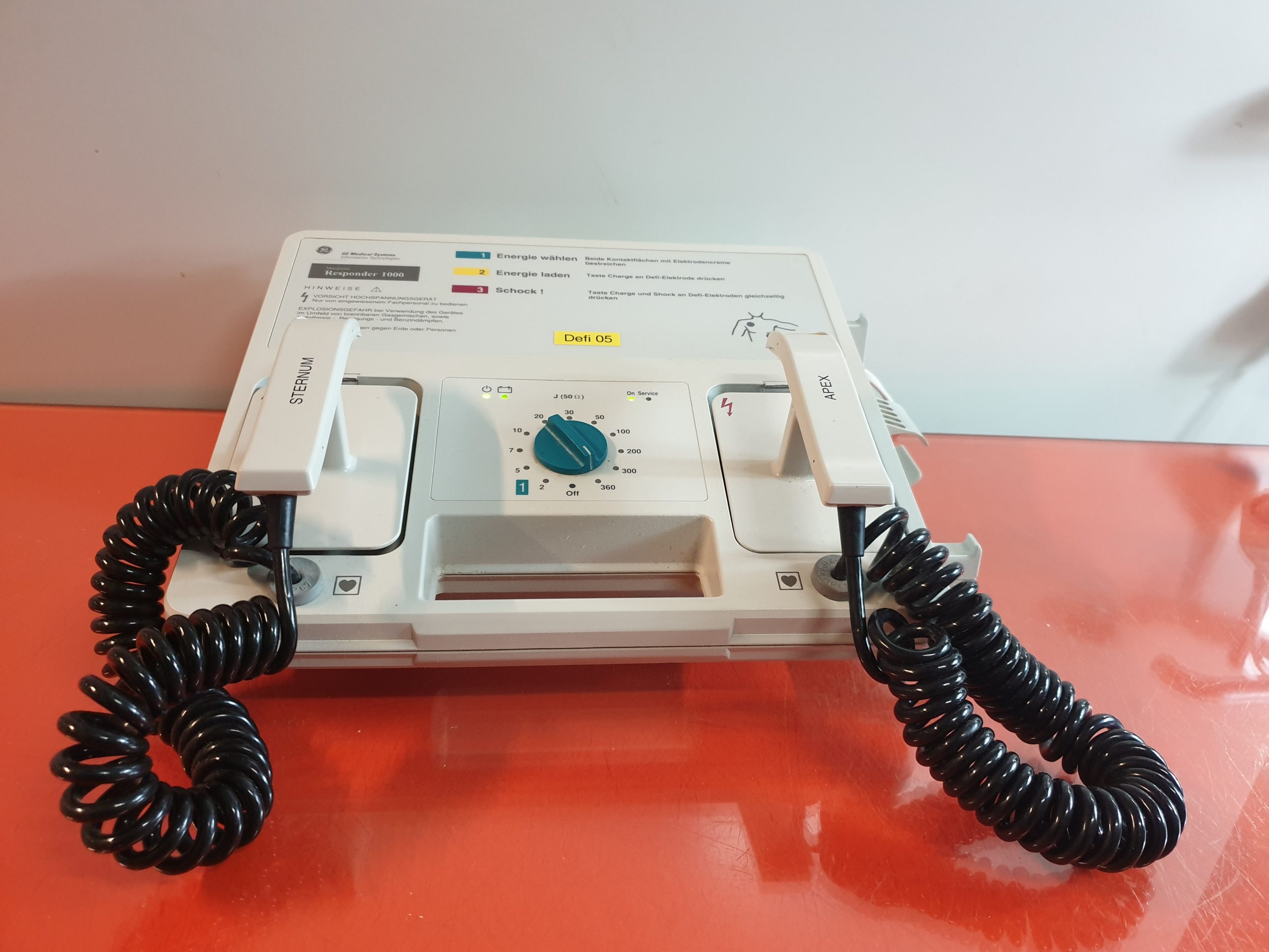 GE Healthcare Hellige Marquette Responder 1000 Defibrillator – Netzbetrieb – Akkuleistung ist uns unbekannt– — image 1 of 10