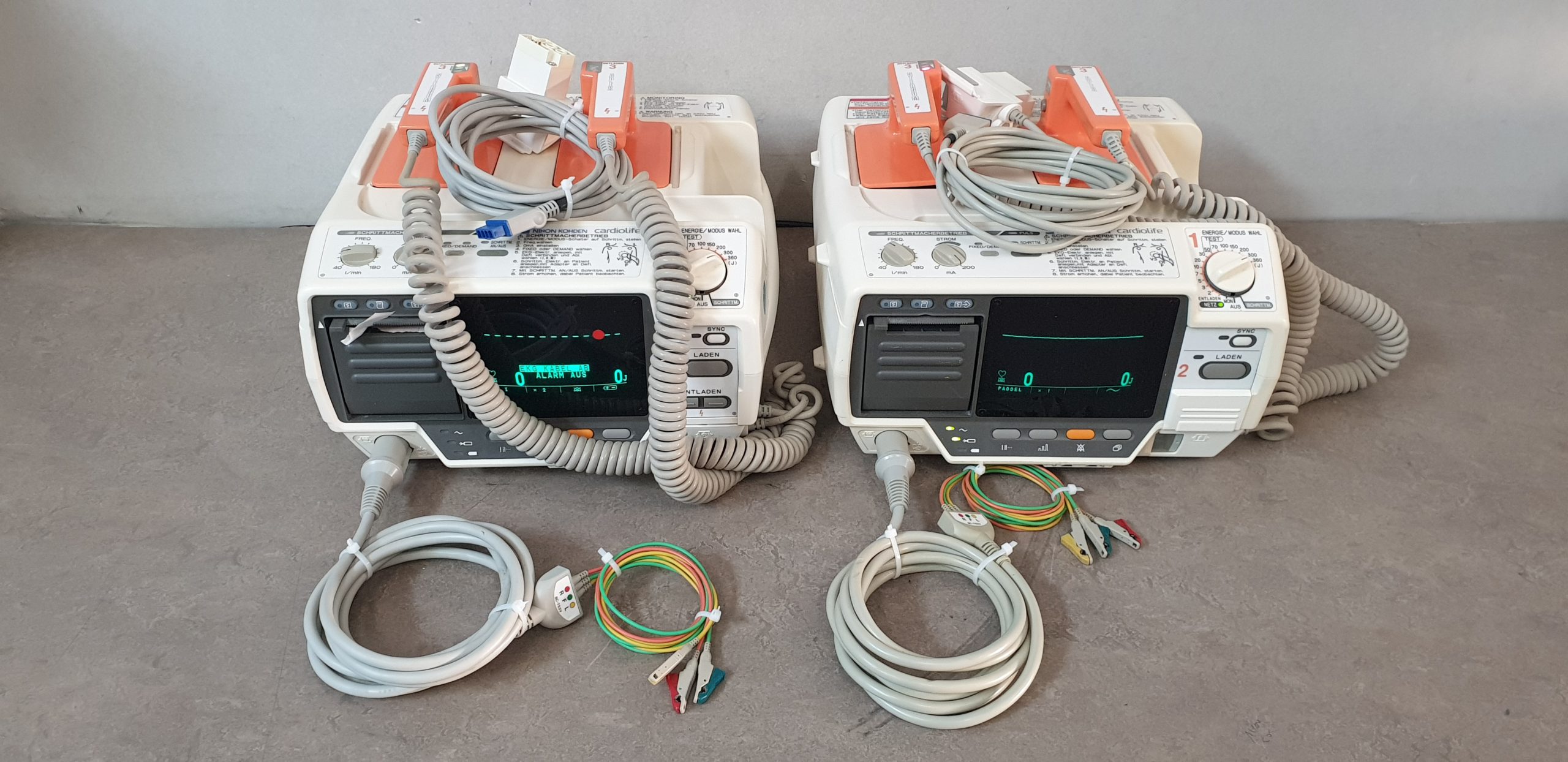 Nihon Kohden CardioLife TEC-7531G Defi Defibrilator mit Zubehör — image 1 of 5