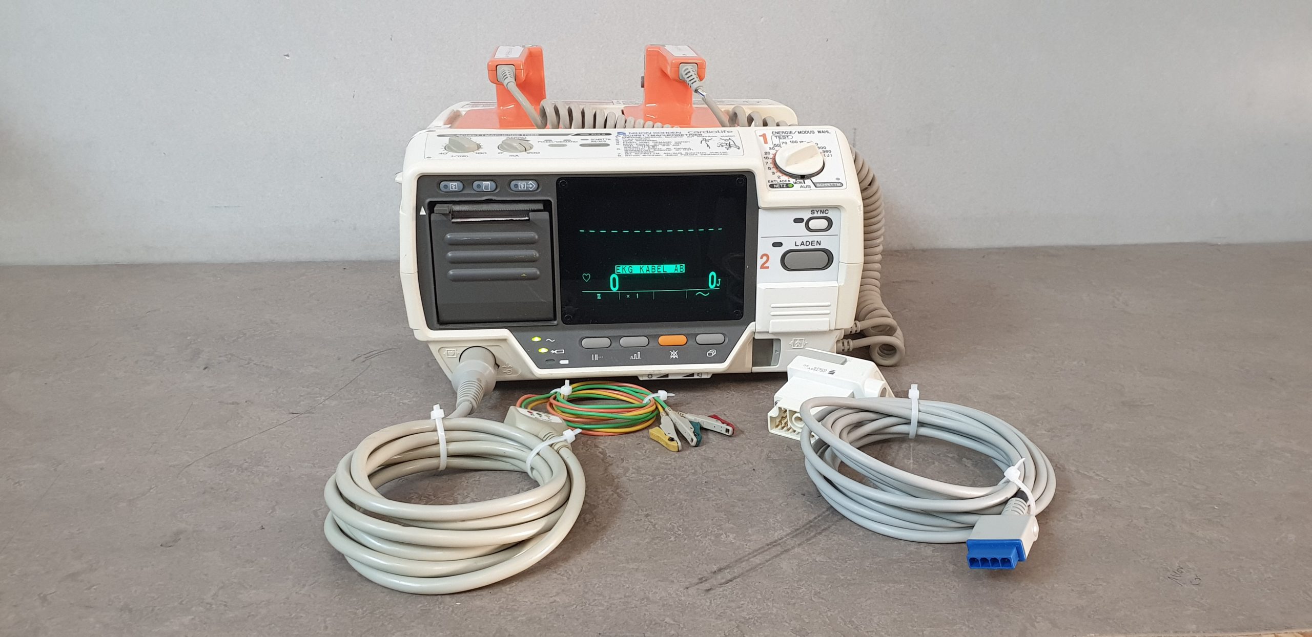 Nihon Kohden CardioLife TEC-7531G Defi Defibrilator mit Zubehör thumbnail 2