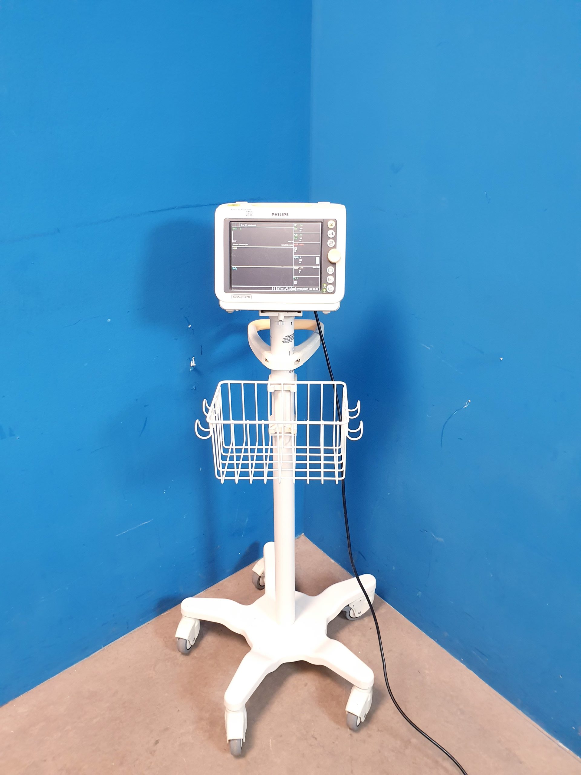 Philips SureSigns VM6 NIBP SpO2, EKG, Temp – auf Gestell — image 1 of 8