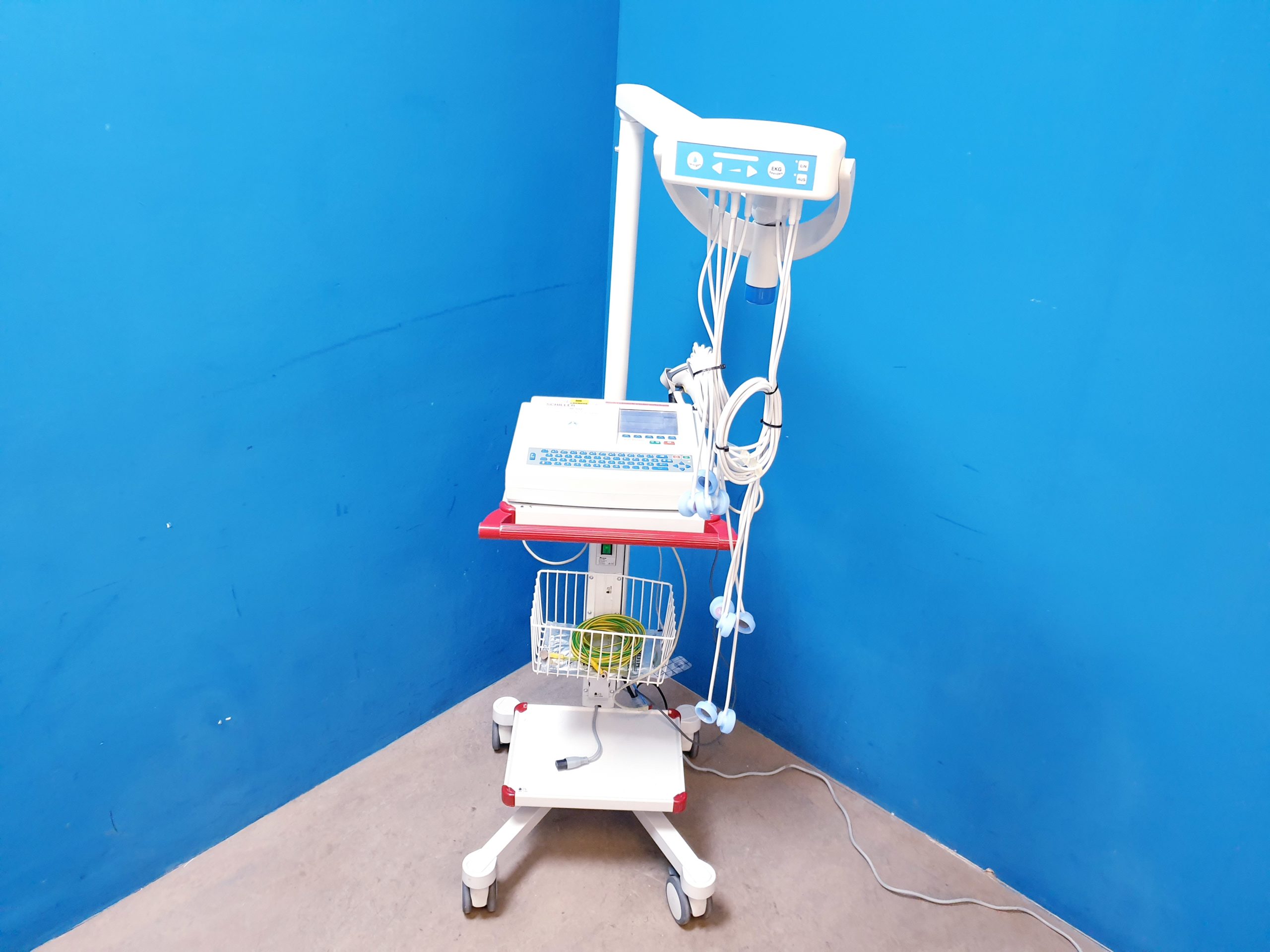 Schiller Cardiovit AT-102 plus ekg + Saug – Ohne Pumpe — image 1 of 12