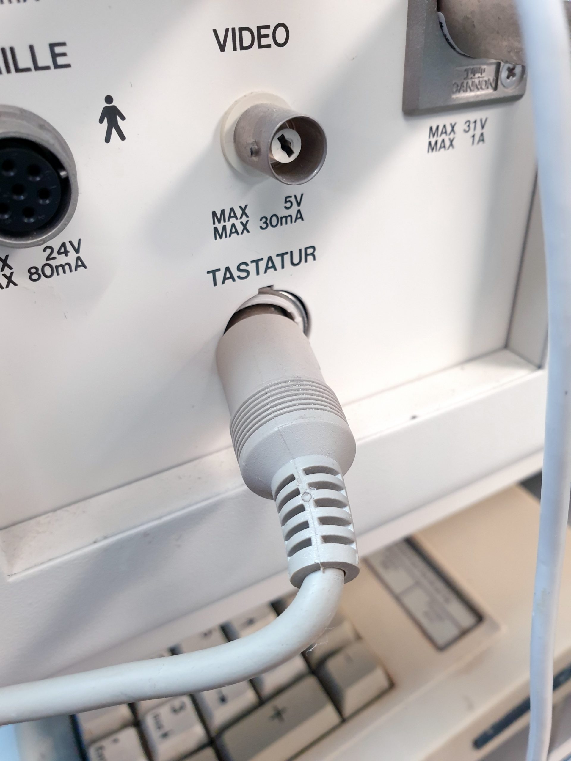 NIHON KOHDEN Neuropack Sigma MEB-5504 EEG Unit thumbnail 9