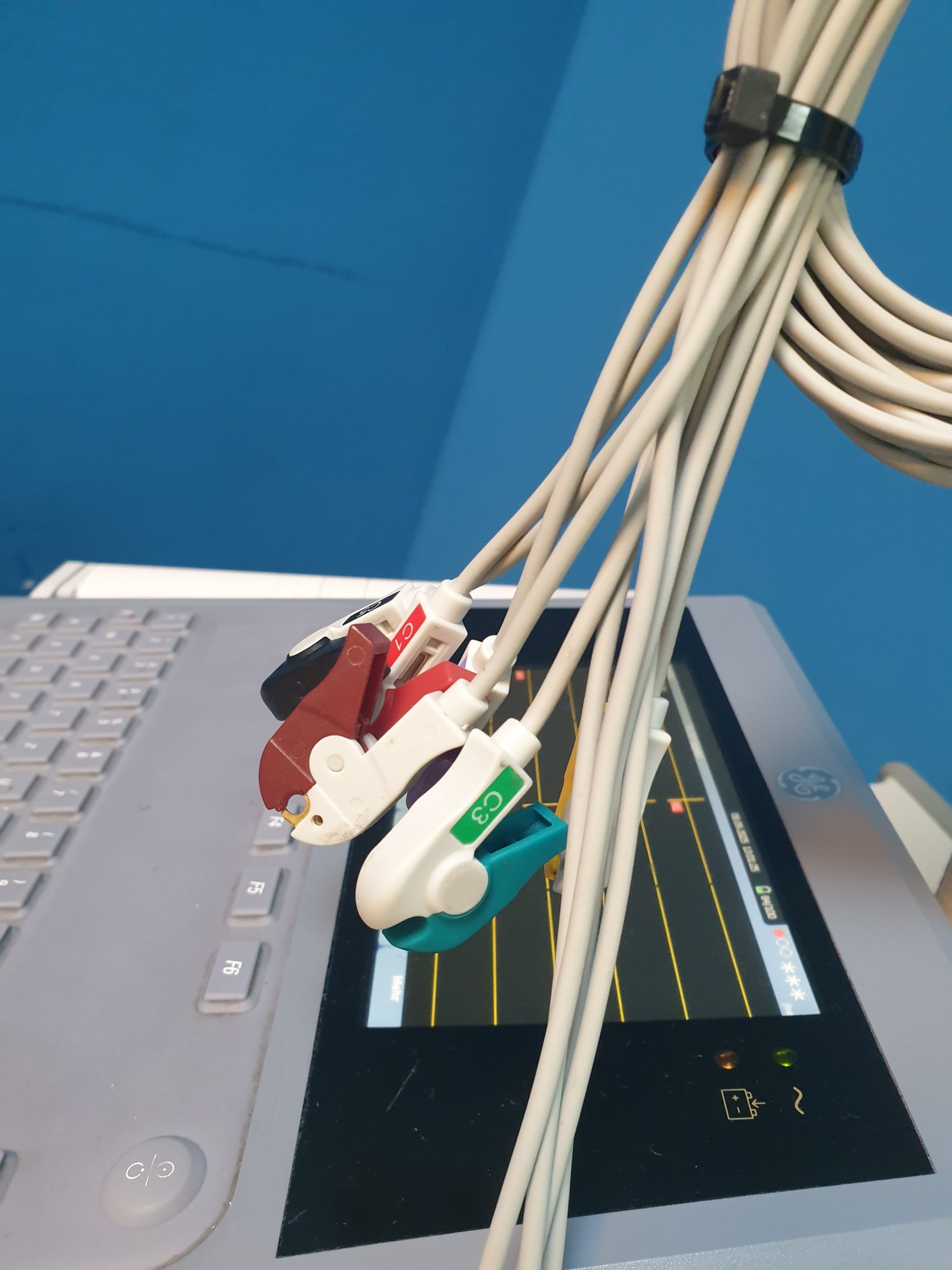 Ge Mac 1600 MAC1600 EKG Gerät mit Gerätewagen mit Kabelarmhalterung thumbnail 12